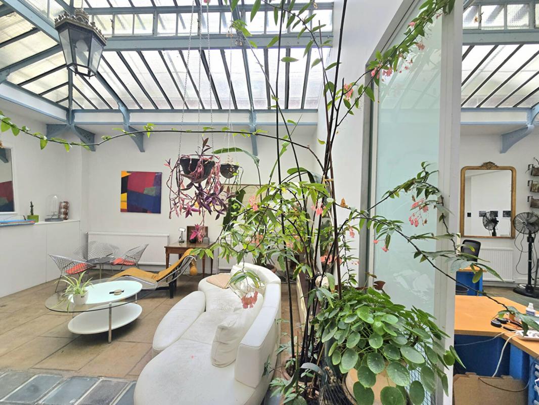 6 bedroom local commercial in Paris, France