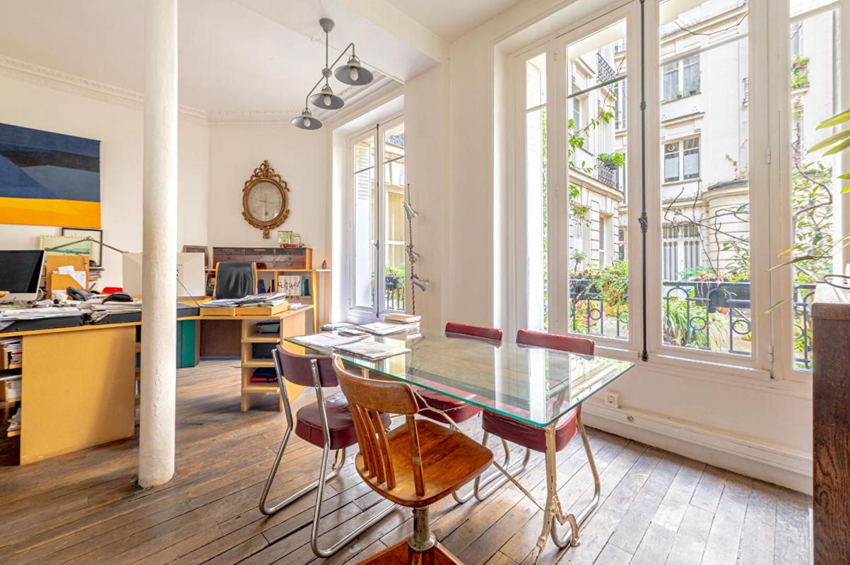 6 bedroom local commercial in Paris, France