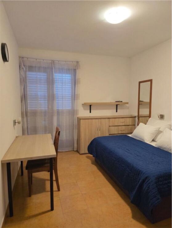 Compact and functional apartment in Budva: Podkošljun (flat part)