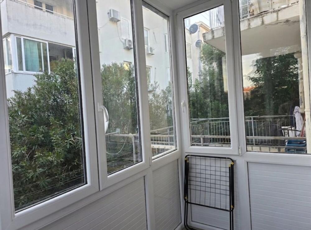 Compact and functional apartment in Budva: Podkošljun (flat part)