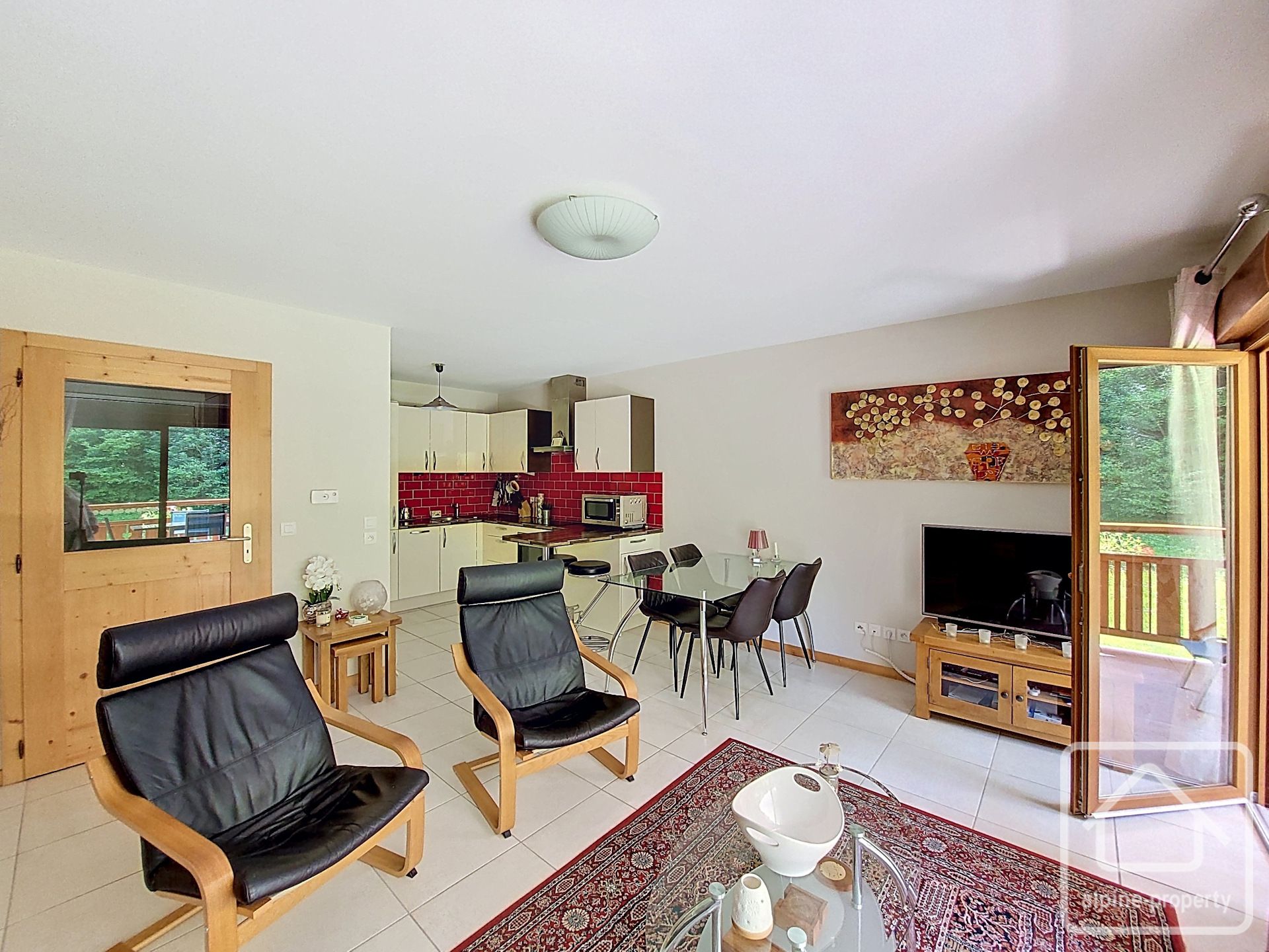 Exceptional 3-Bedroom Apartment With Fantastic Layout And In Immaculate Condition. – DIAMANT