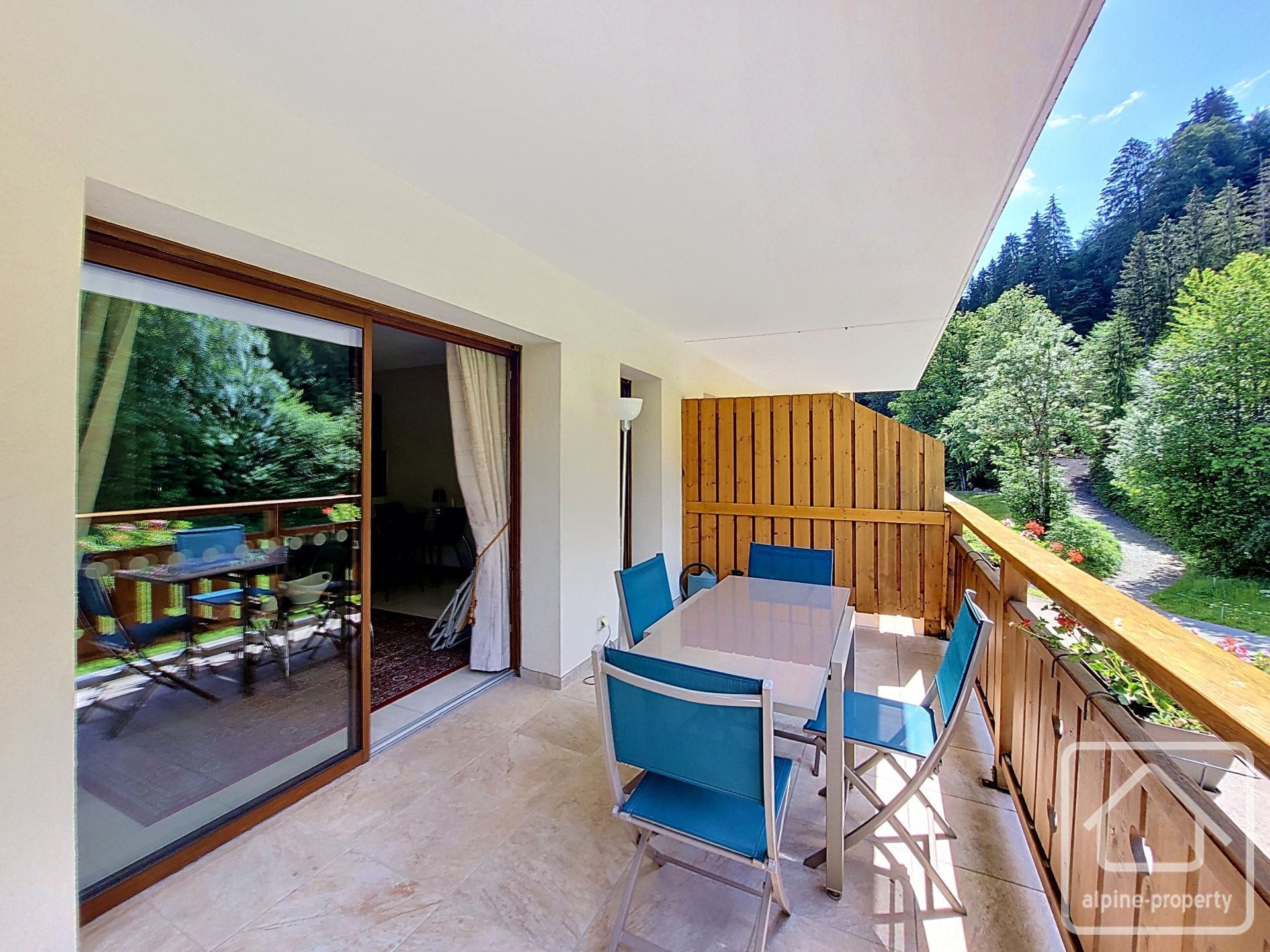 Exceptional 3-Bedroom Apartment With Fantastic Layout And In Immaculate Condition. – DIAMANT