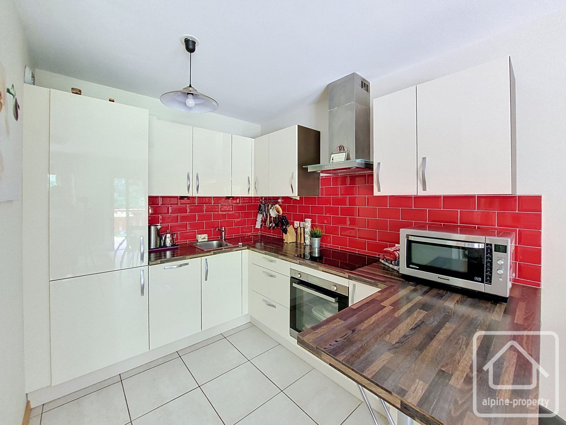 Exceptional 3-Bedroom Apartment With Fantastic Layout And In Immaculate Condition. – DIAMANT
