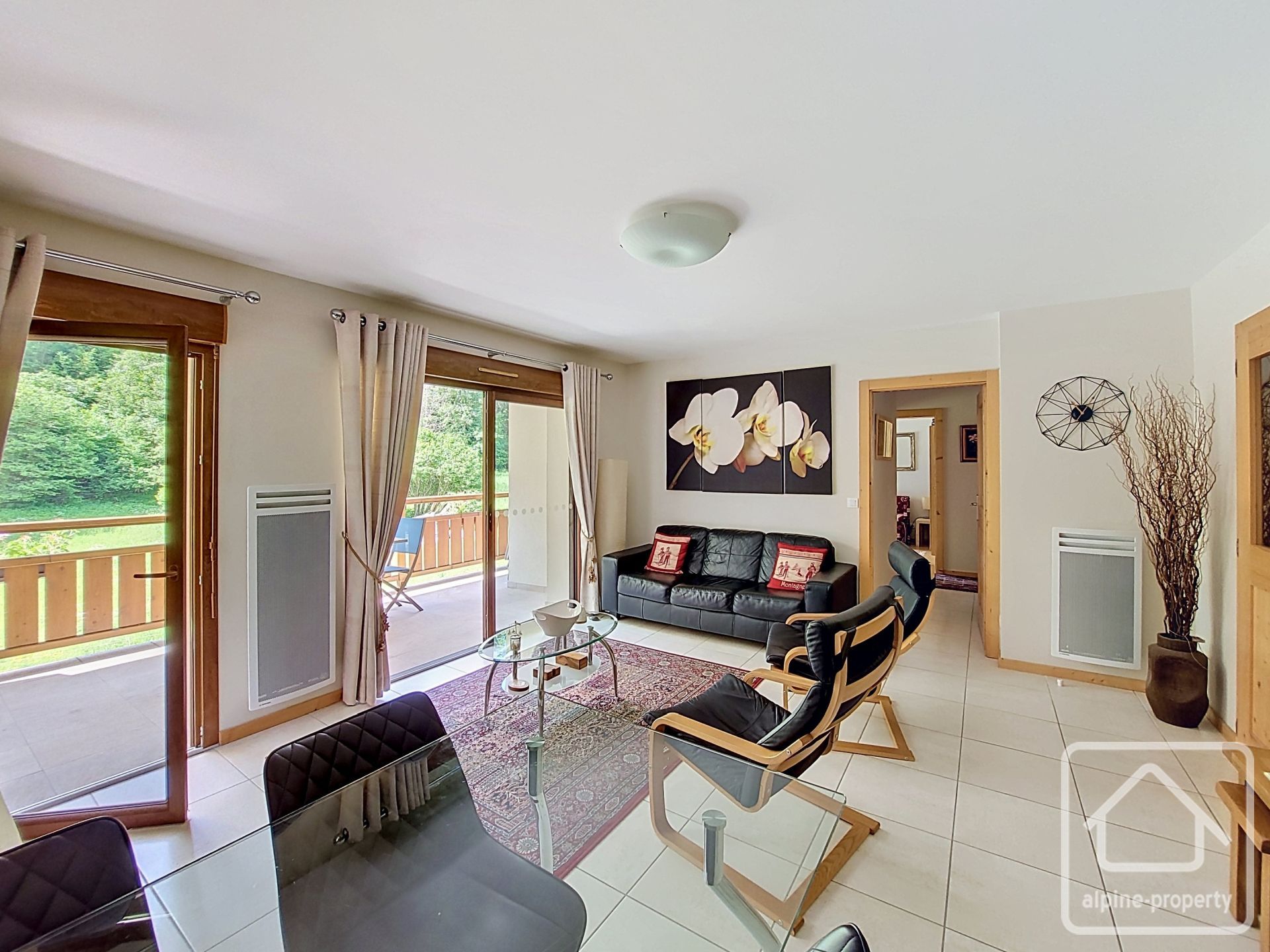 Exceptional 3-Bedroom Apartment With Fantastic Layout And In Immaculate Condition. – DIAMANT
