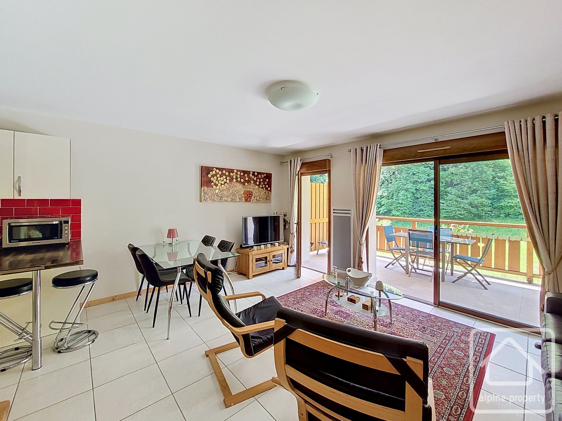 Exceptional 3-Bedroom Apartment With Fantastic Layout And In Immaculate Condition. – DIAMANT