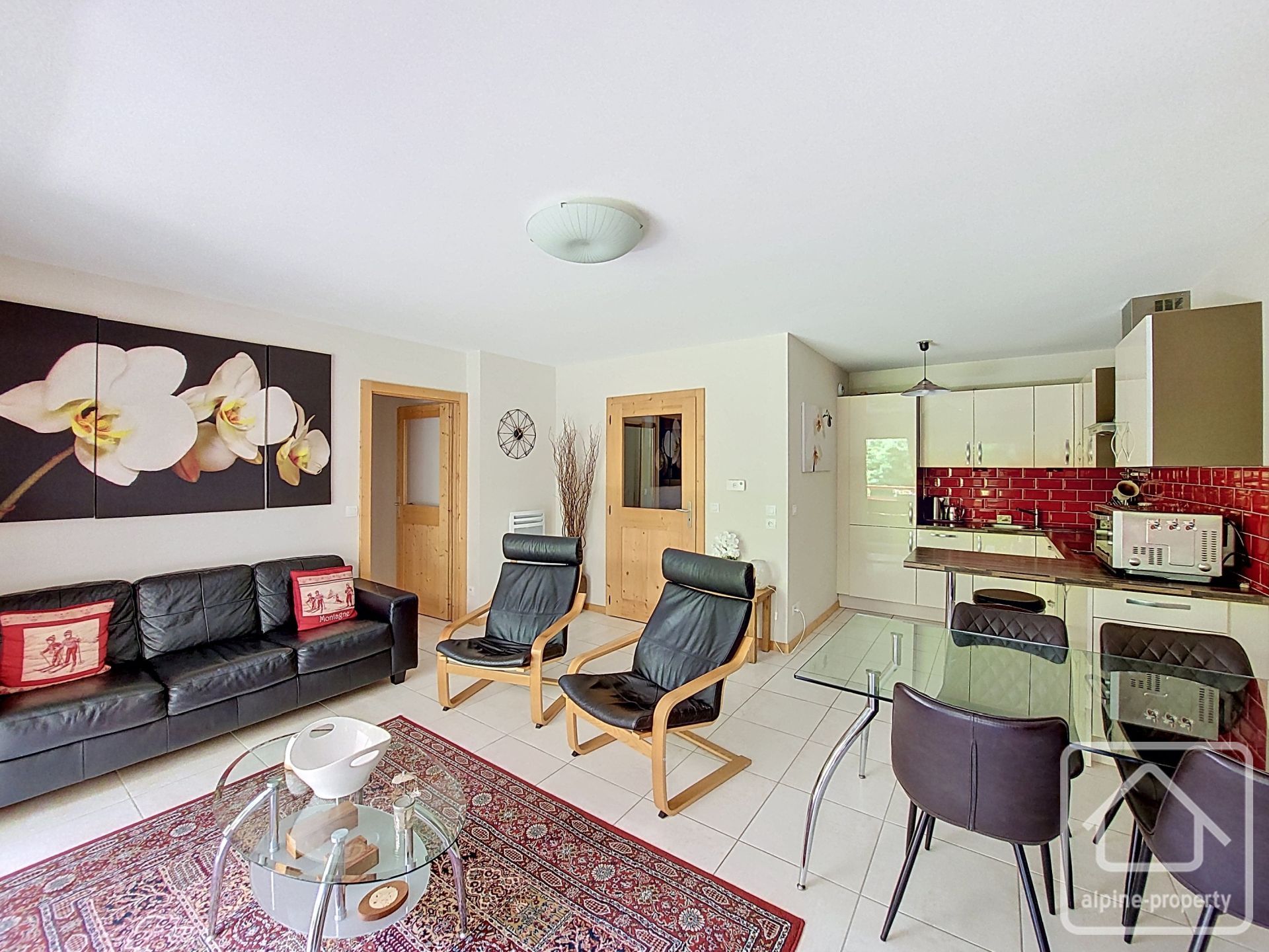 Exceptional 3-Bedroom Apartment With Fantastic Layout And In Immaculate Condition. – DIAMANT