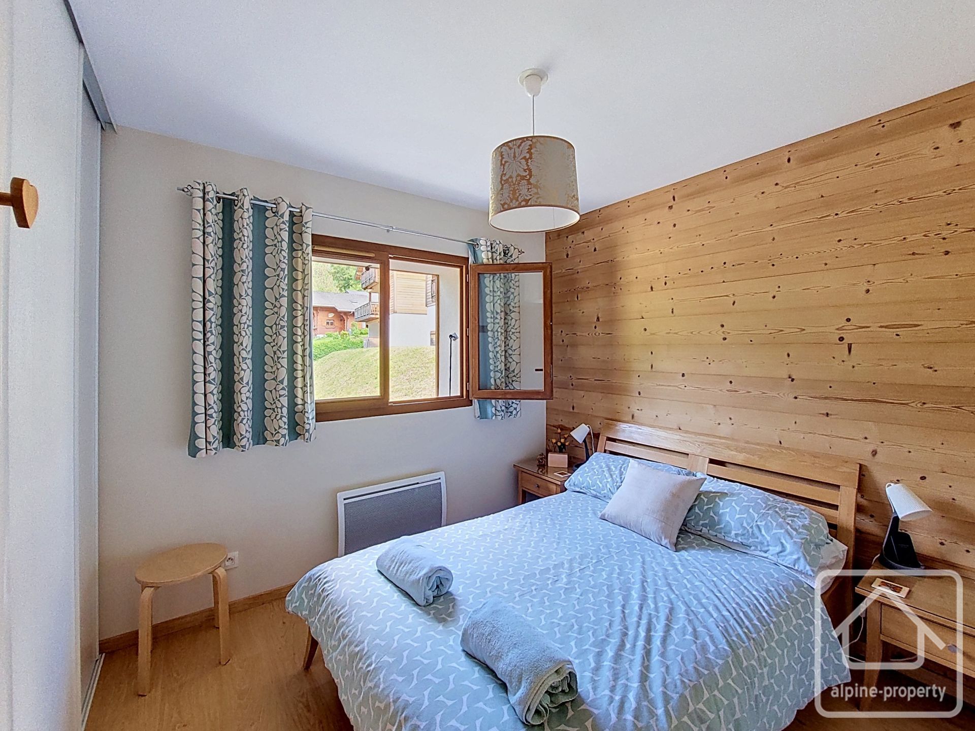 Exceptional 3-Bedroom Apartment With Fantastic Layout And In Immaculate Condition. – DIAMANT
