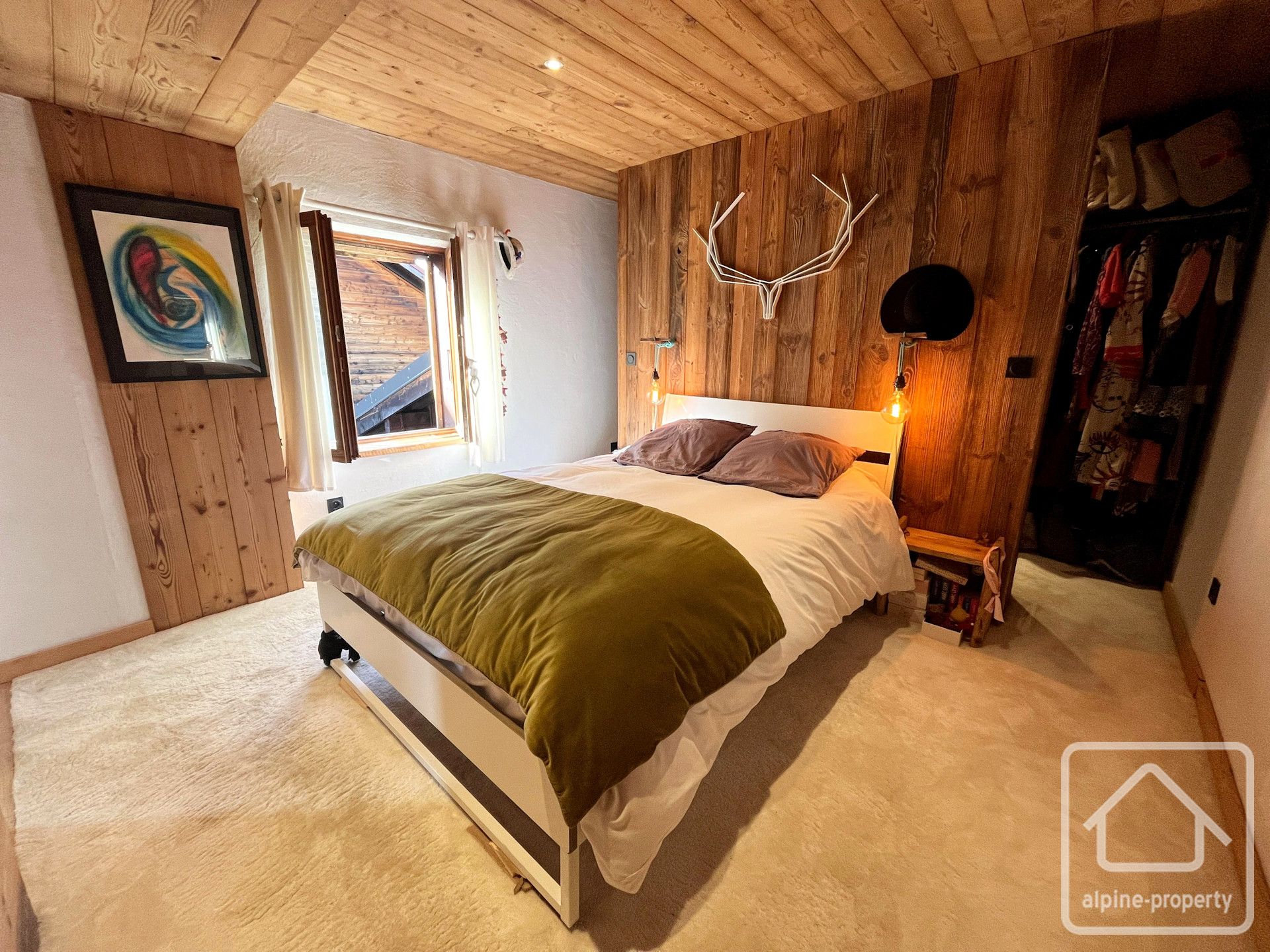 Renovated Apartment With 3 Bedrooms, 2 Bathrooms, Terrace, And Workshop. – SKIDOUX