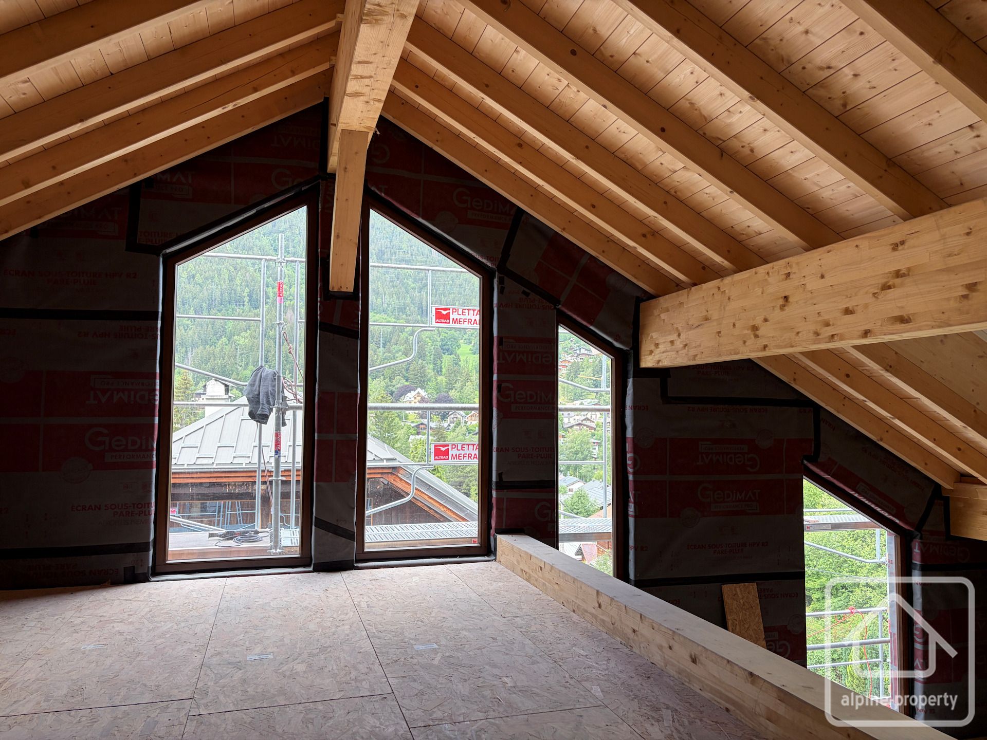 3 Bedroom Loft Apartment With Mont Blanc Views, Close To Chamonix Centre, Storage & Private Parking – CIELB