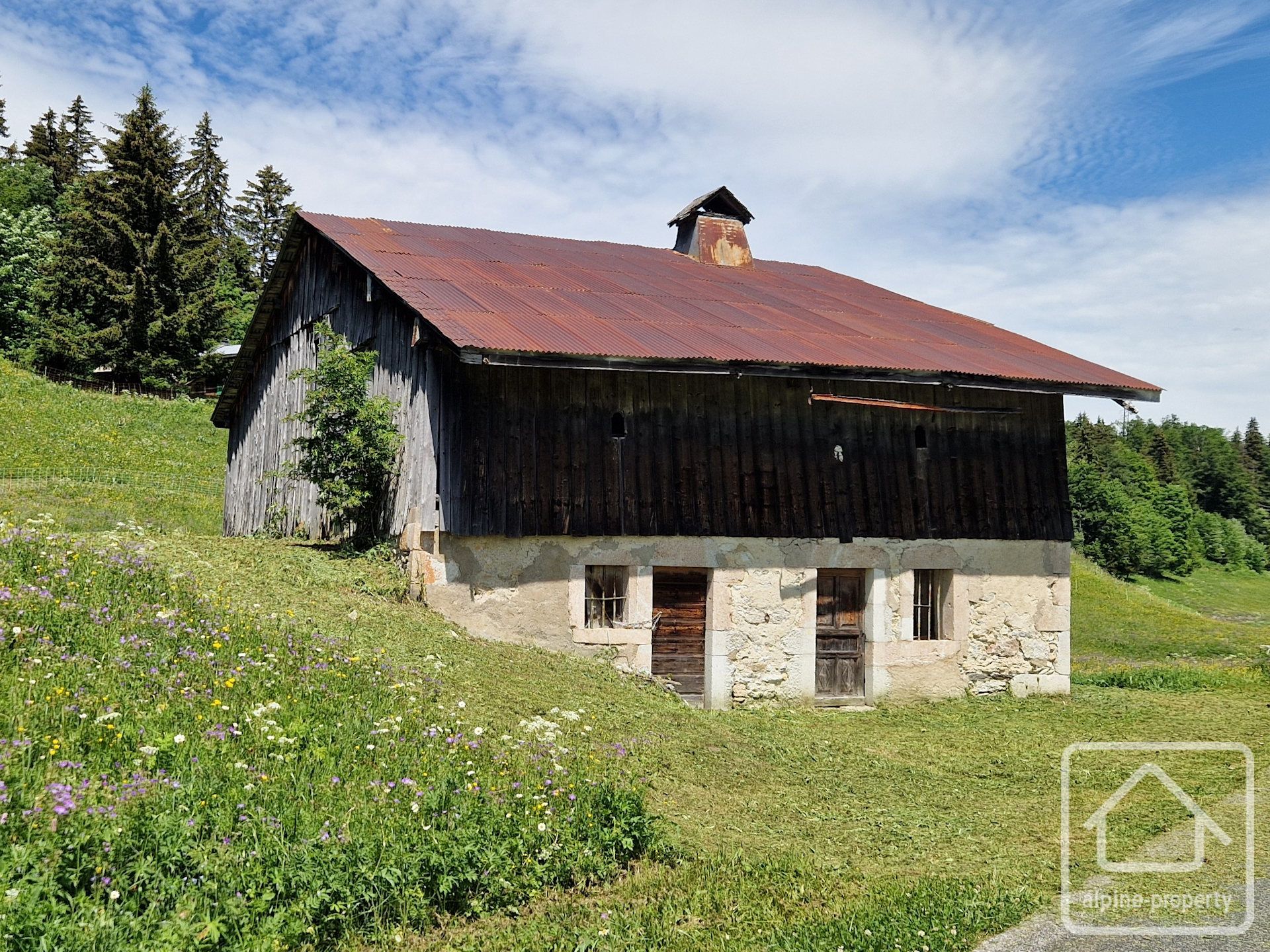 Traditional Alpine Farmhouse To Renovate With 11,665m² Of Land On The Plaine Joux Plateau – TIVANCHE