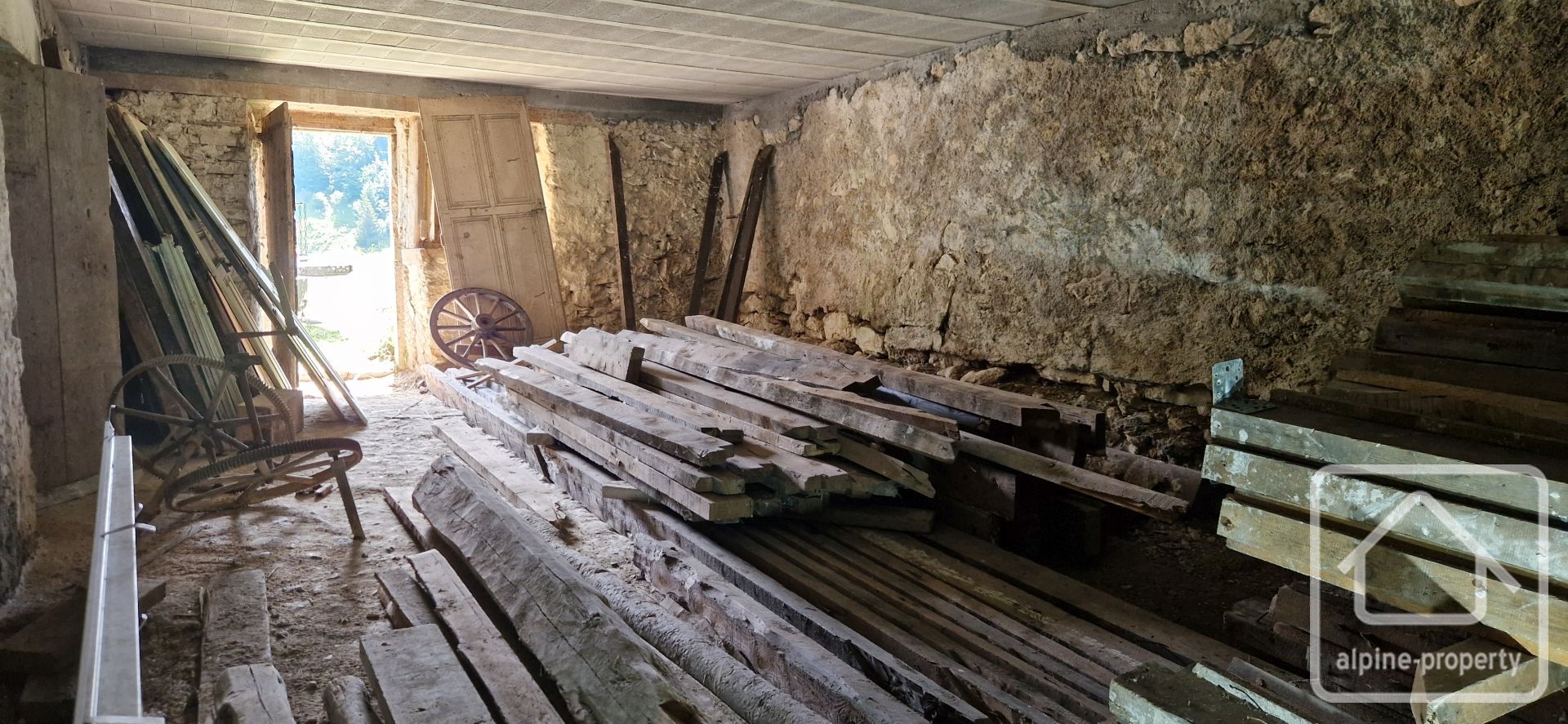 Traditional Alpine Farmhouse To Renovate With 11,665m² Of Land On The Plaine Joux Plateau – TIVANCHE
