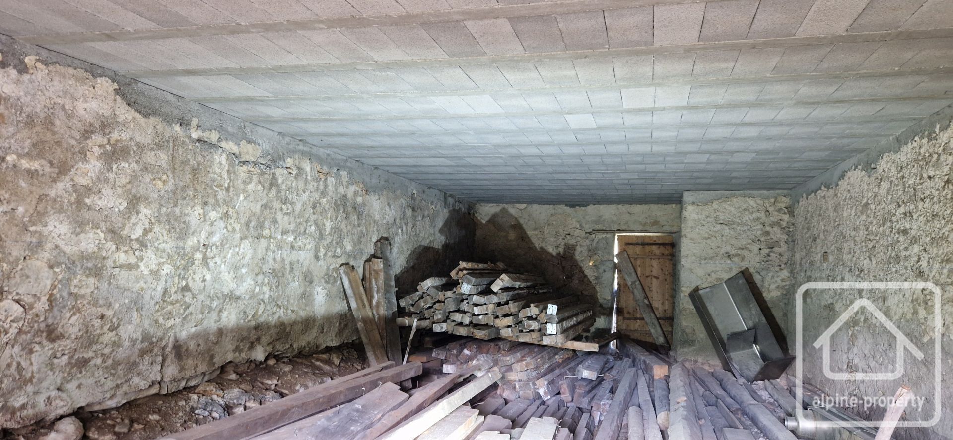 Traditional Alpine Farmhouse To Renovate With 11,665m² Of Land On The Plaine Joux Plateau – TIVANCHE