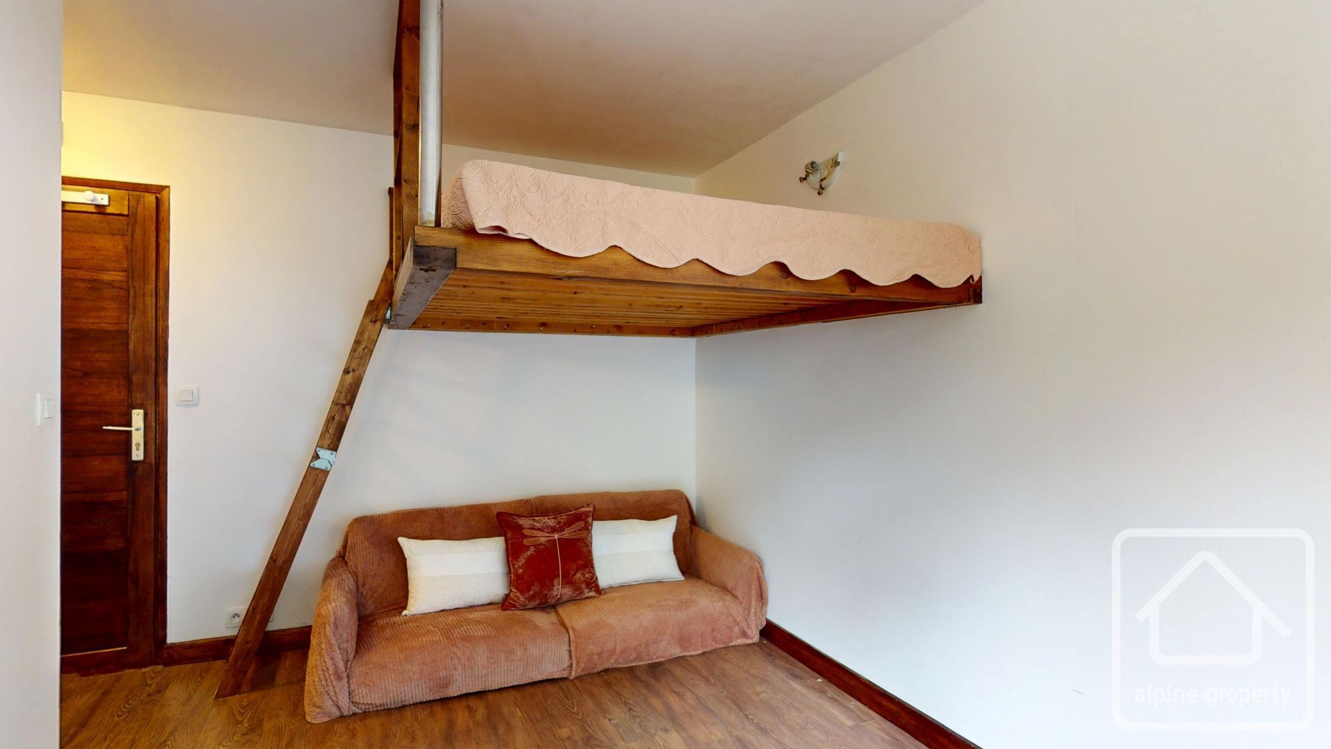Studio Apartment With Storage Cellar,  Walking Distance To Ski Lift, Public Transport & Amenities, Residence With Lift & Outdoor Swimming Pool, Argentière Mountain Resort – LIEVRE