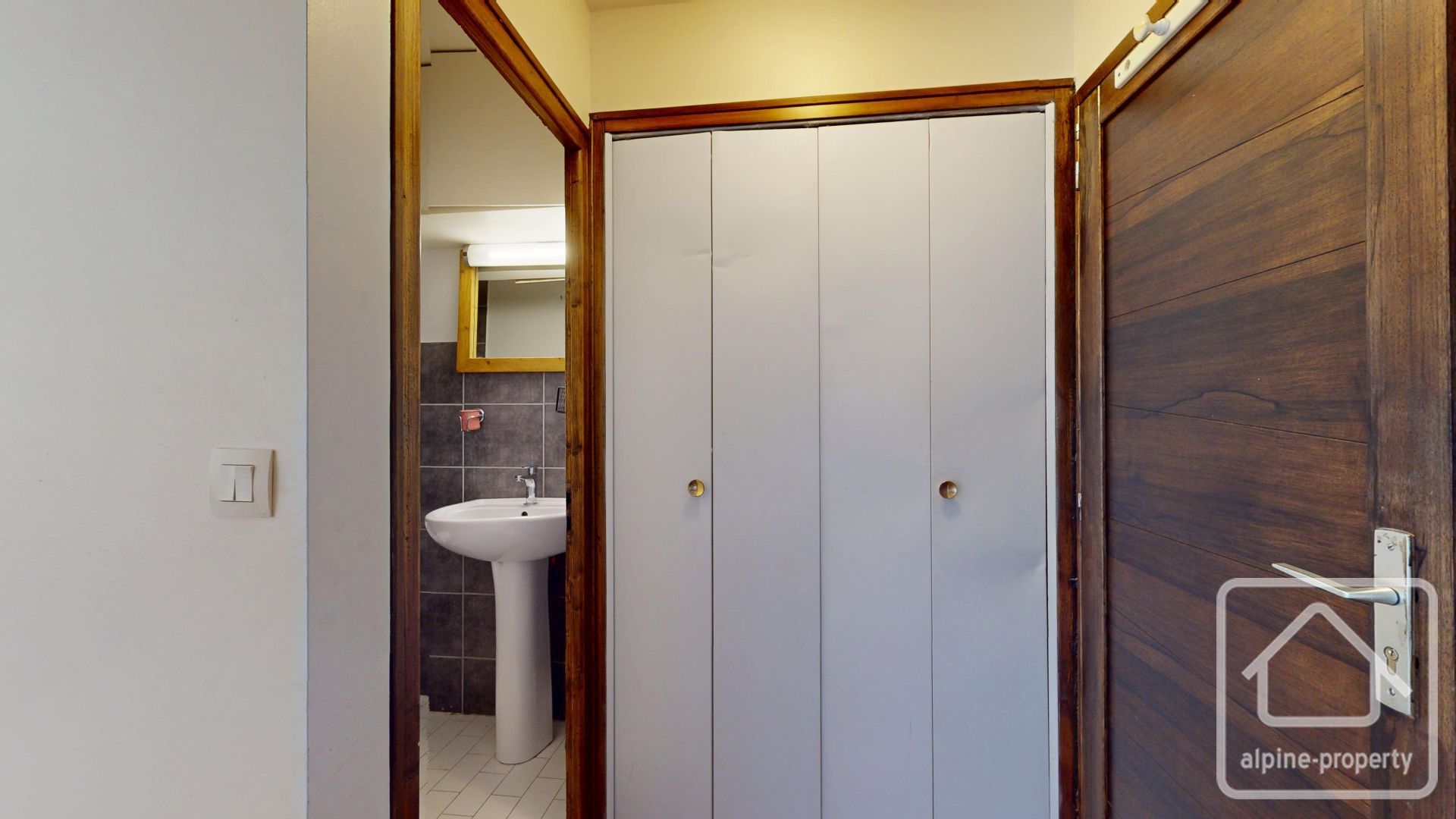 Studio Apartment With Storage Cellar,  Walking Distance To Ski Lift, Public Transport & Amenities, Residence With Lift & Outdoor Swimming Pool, Argentière Mountain Resort – LIEVRE
