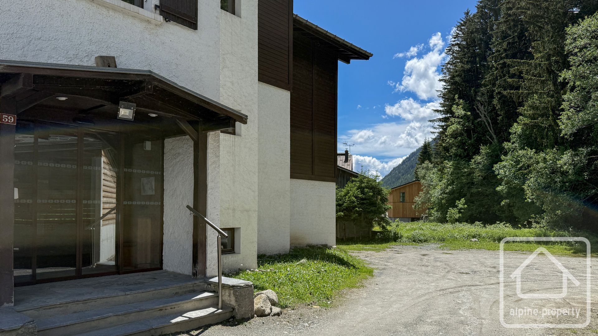 Studio Apartment With Storage Cellar,  Walking Distance To Ski Lift, Public Transport & Amenities, Residence With Lift & Outdoor Swimming Pool, Argentière Mountain Resort – LIEVRE