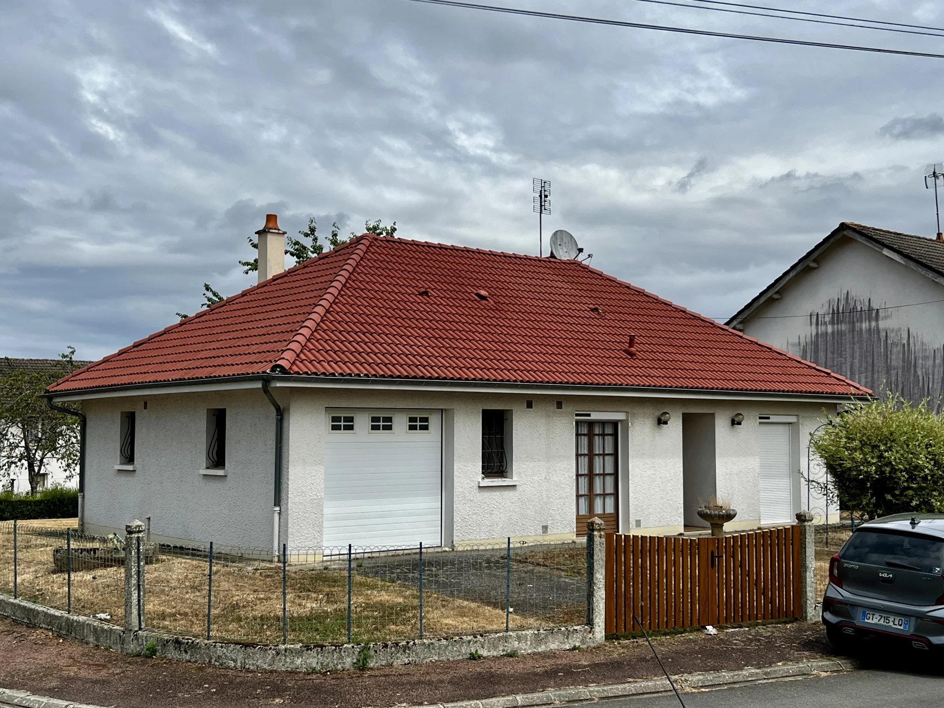 Detached Two-Bedroom Bungalow on the Outskirts of Bellac, Limousin – France – BVI83419