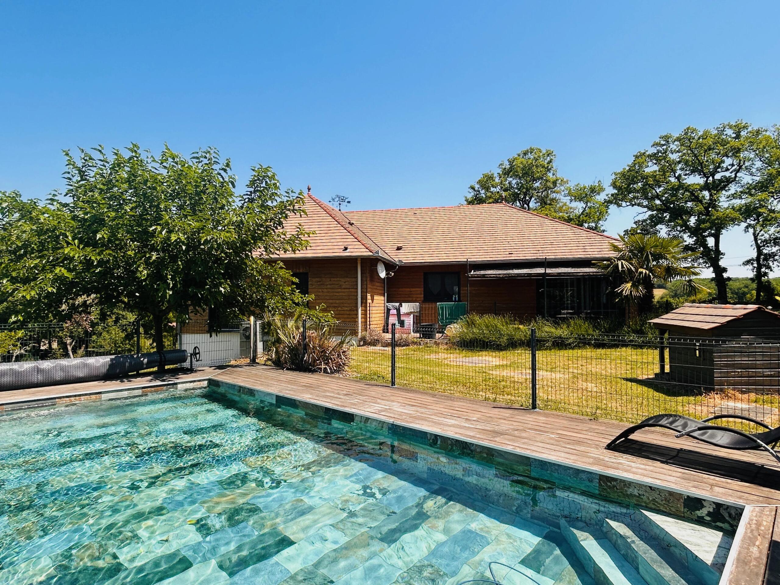 3 bedroom with pool and guest suite between Cahors and Gourdon, Midi-Pyrénées – France – BVI85747