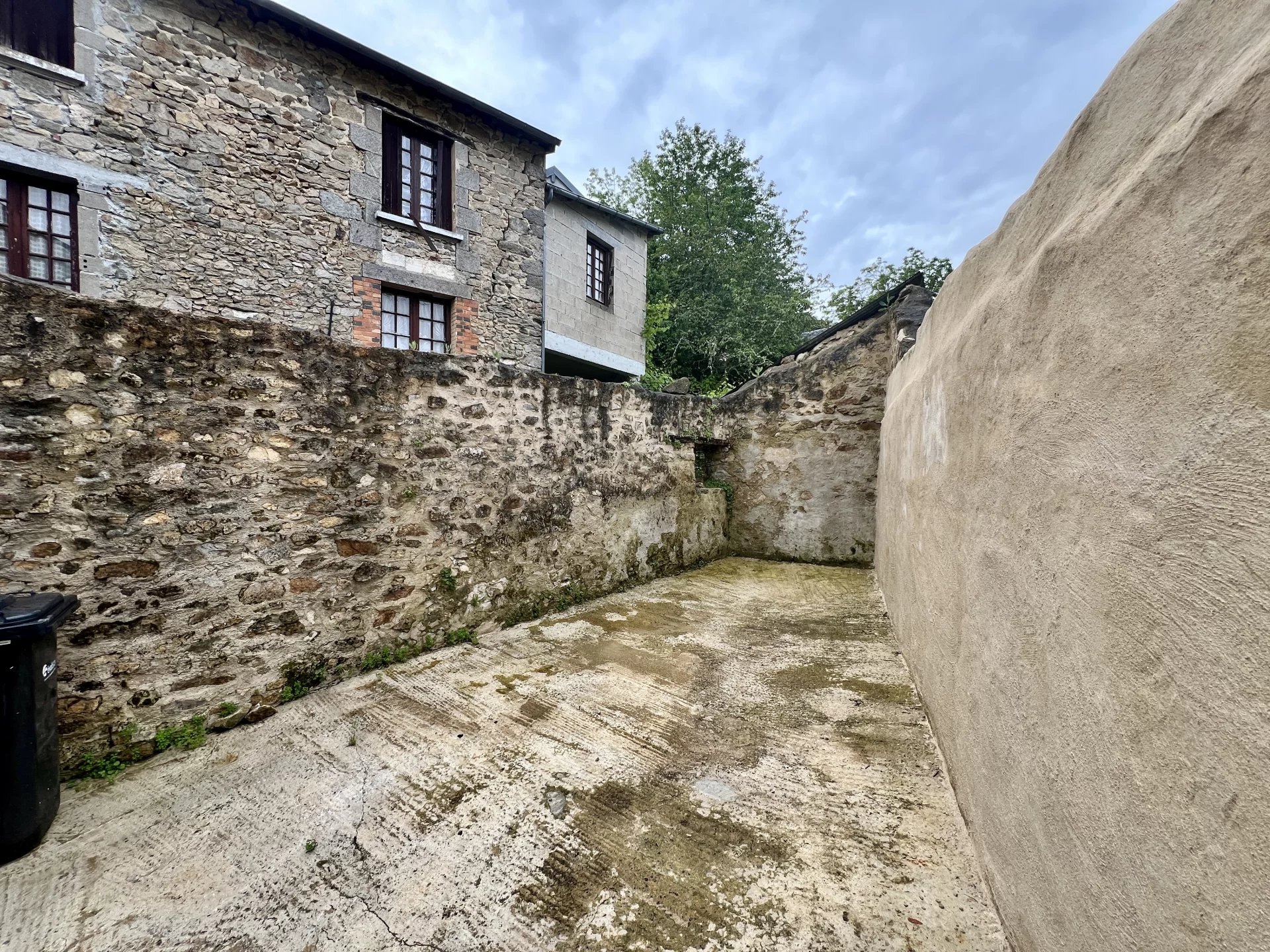 Three bedrooms in a lively village house, Limousin – France – BVI75986