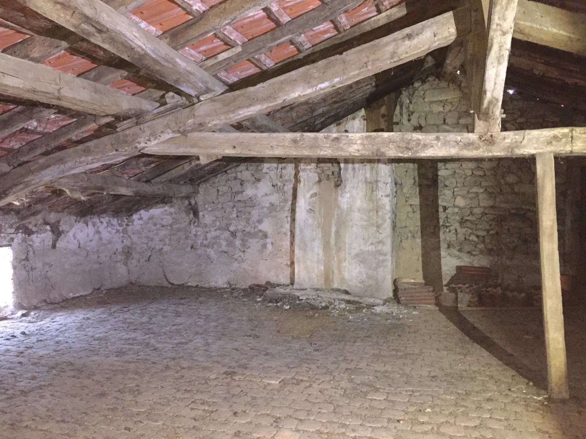 A project for renovation ! Cottage, barn, garden and field leading to a stream, Limousin – France – BVI79102