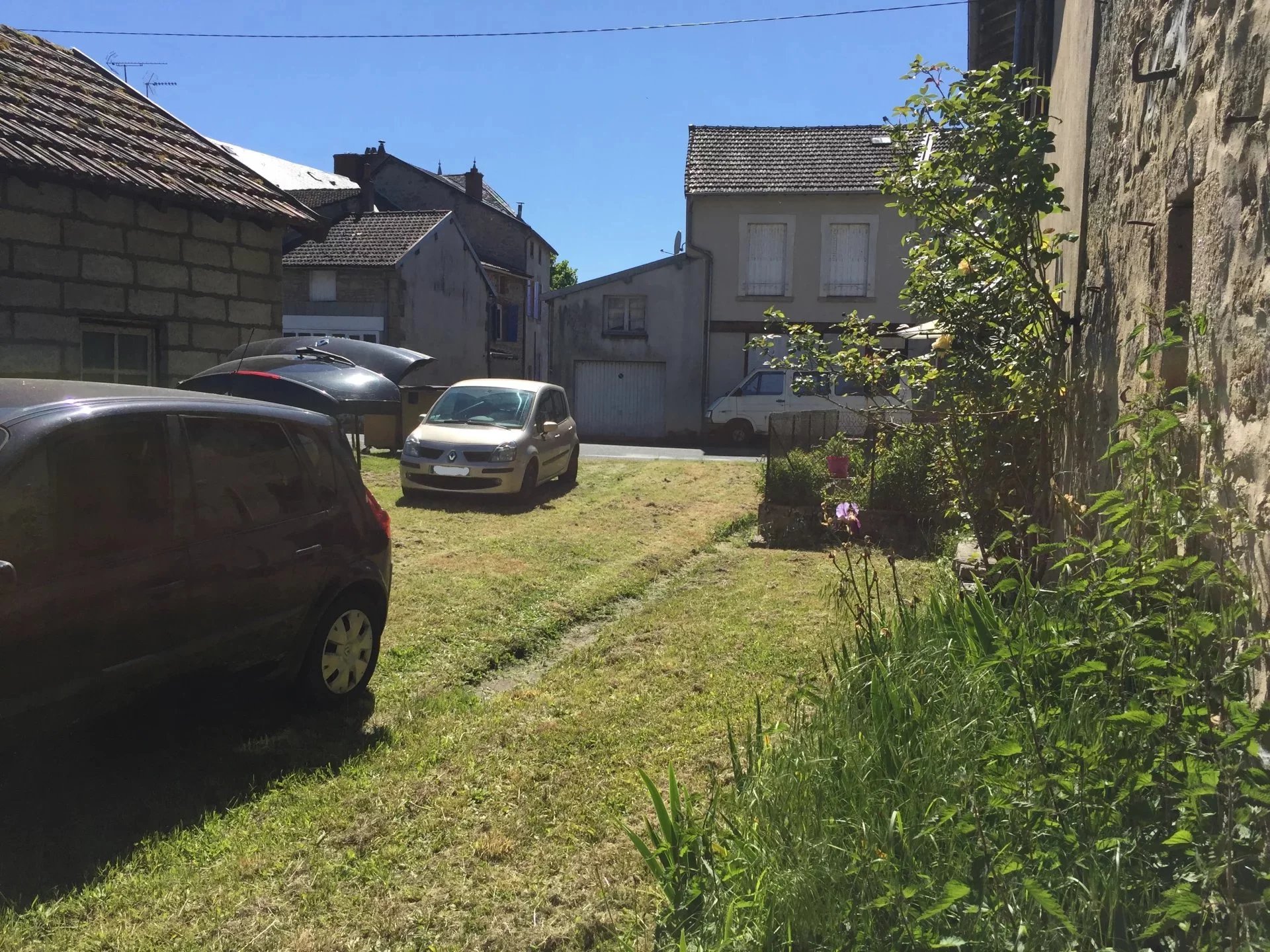 A project for renovation ! Cottage, barn, garden and field leading to a stream, Limousin – France – BVI79102