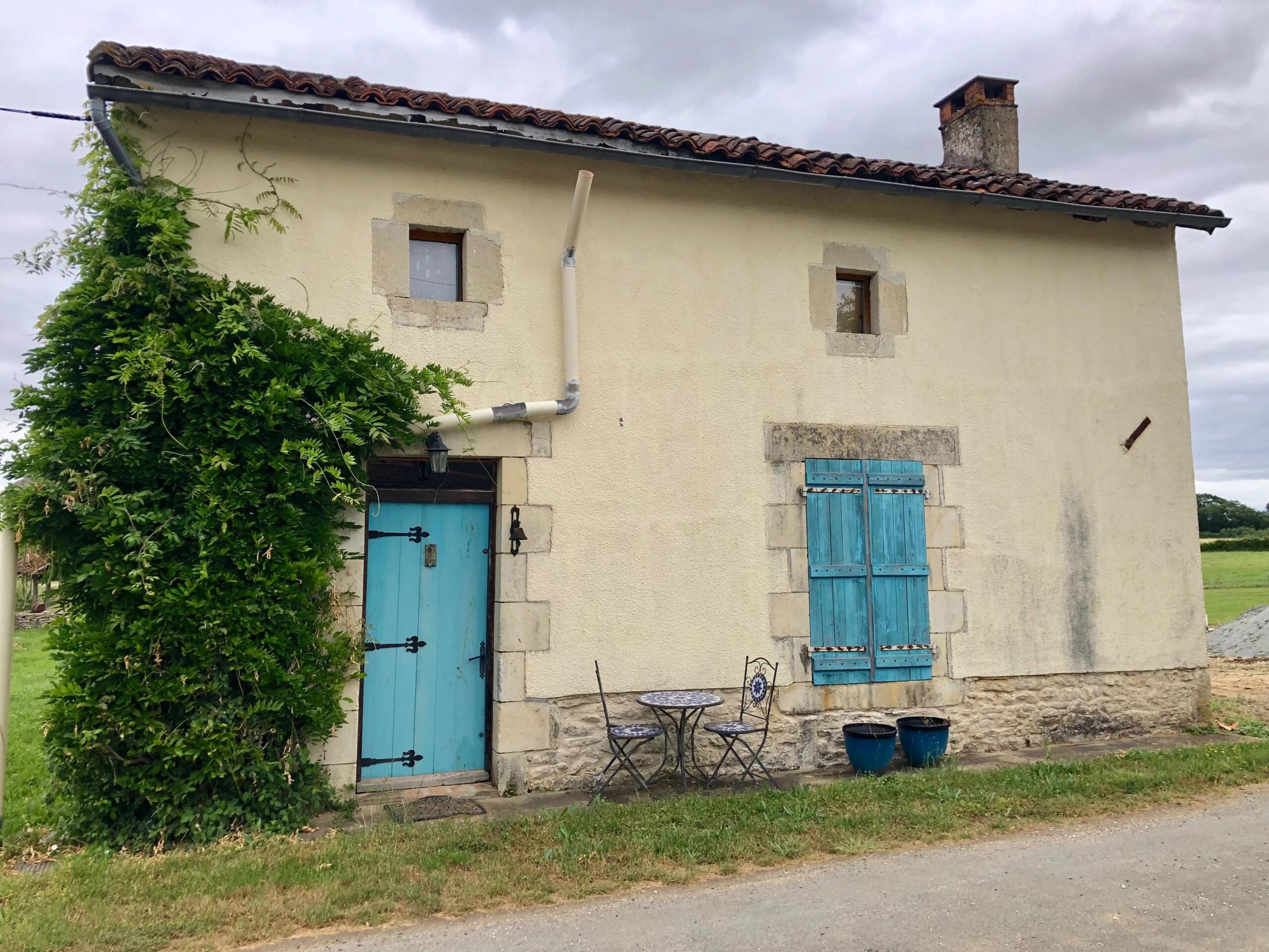 Two bedroom detached cottage in a hamlet, great lock and leave property, Poitou-Charentes – France – BVI85721