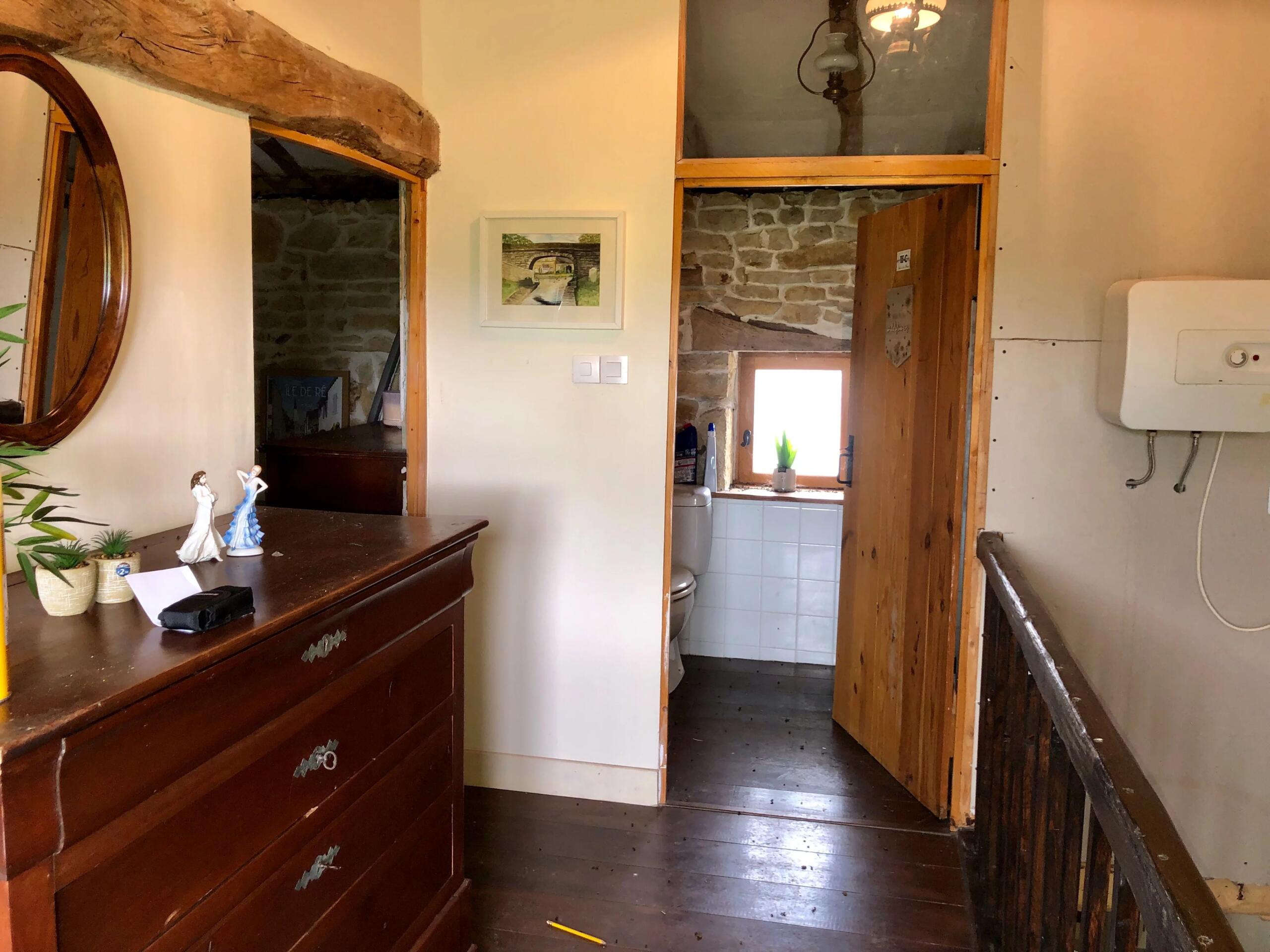 Two bedroom detached cottage in a hamlet, great lock and leave property, Poitou-Charentes – France – BVI85721