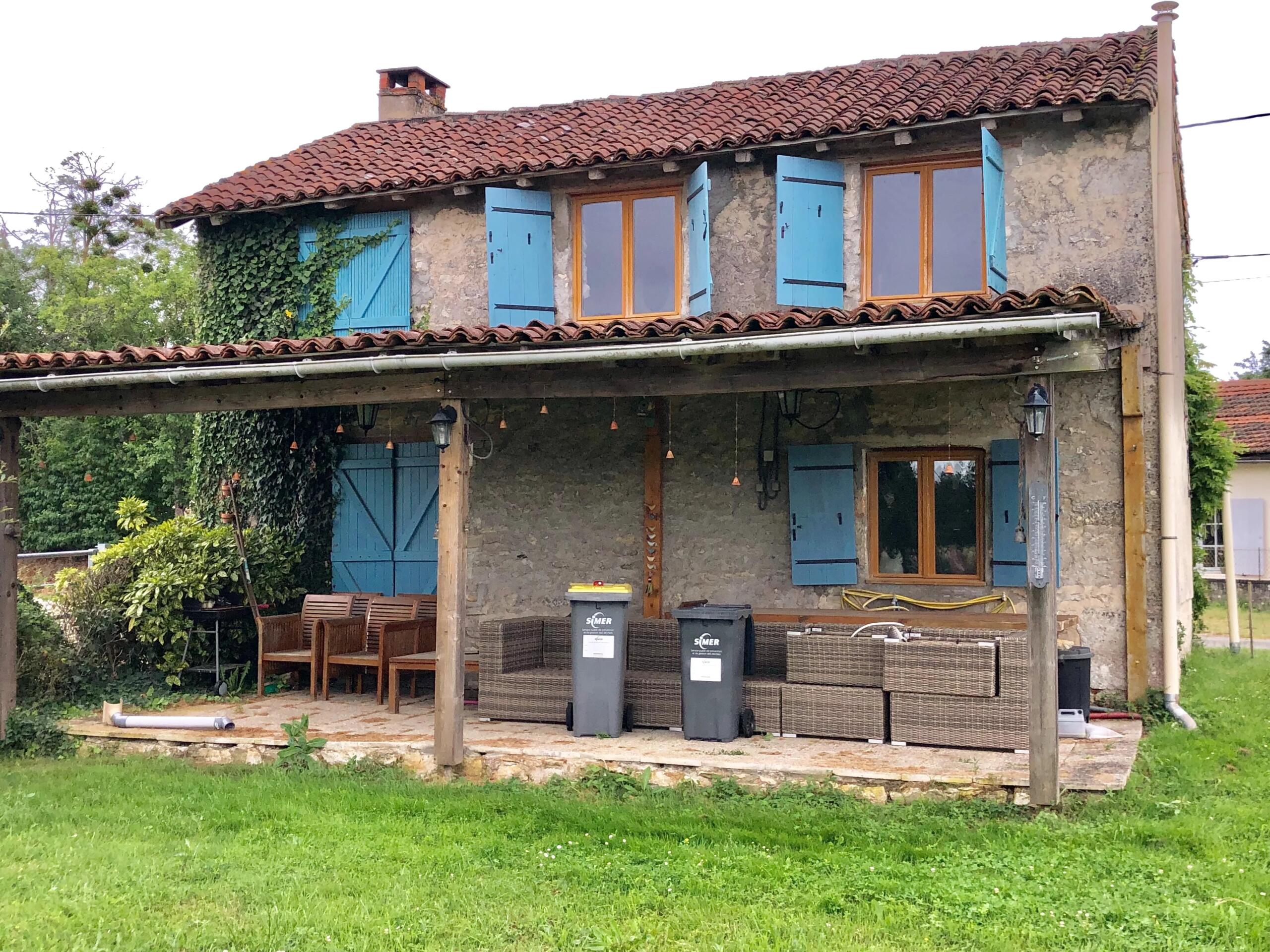 Two bedroom detached cottage in a hamlet, great lock and leave property, Poitou-Charentes – France – BVI85721
