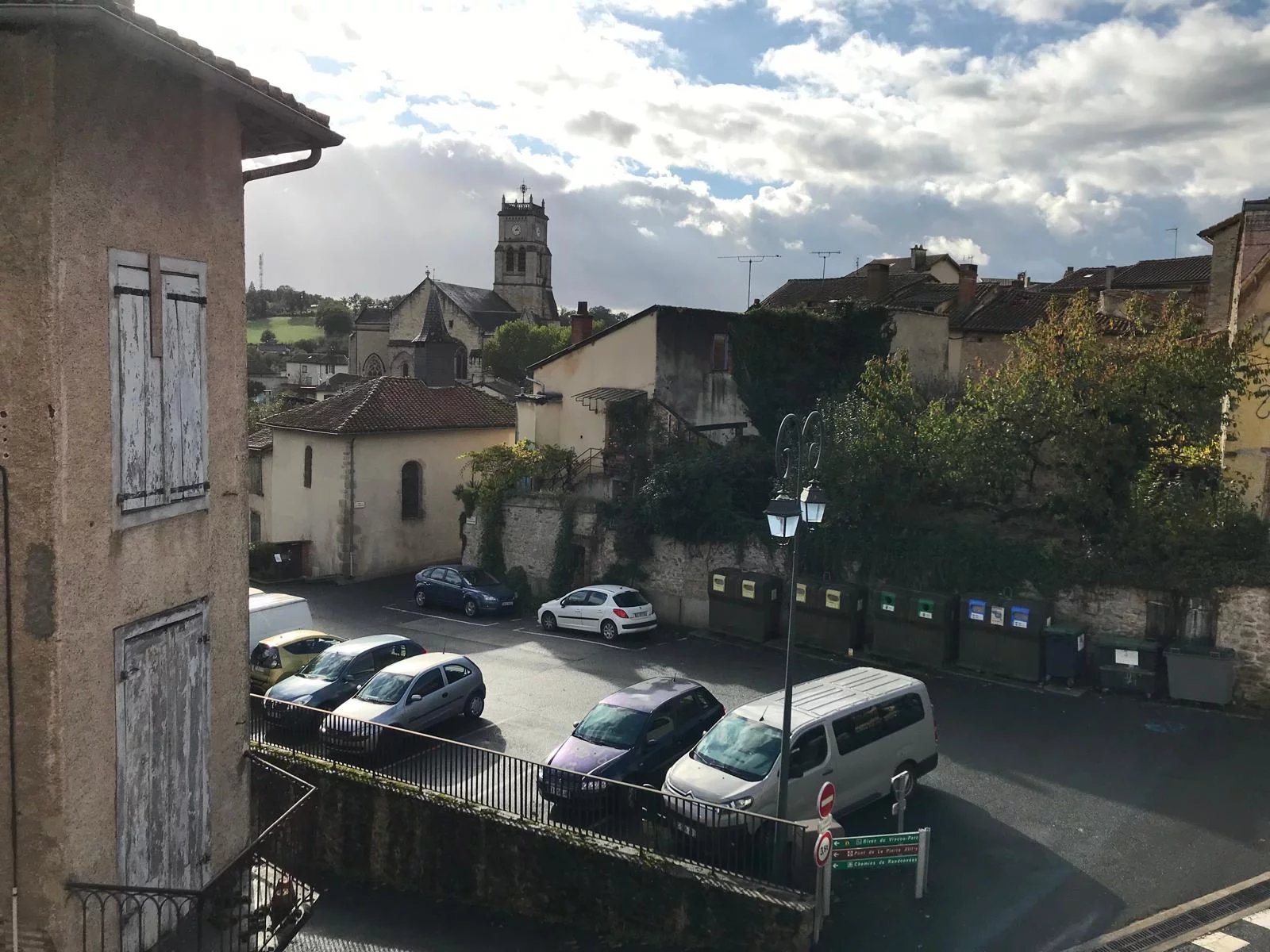 Small Townhouse with Renovation Potential – Heart of Historic Bellac, Limousin – France – BVI82202