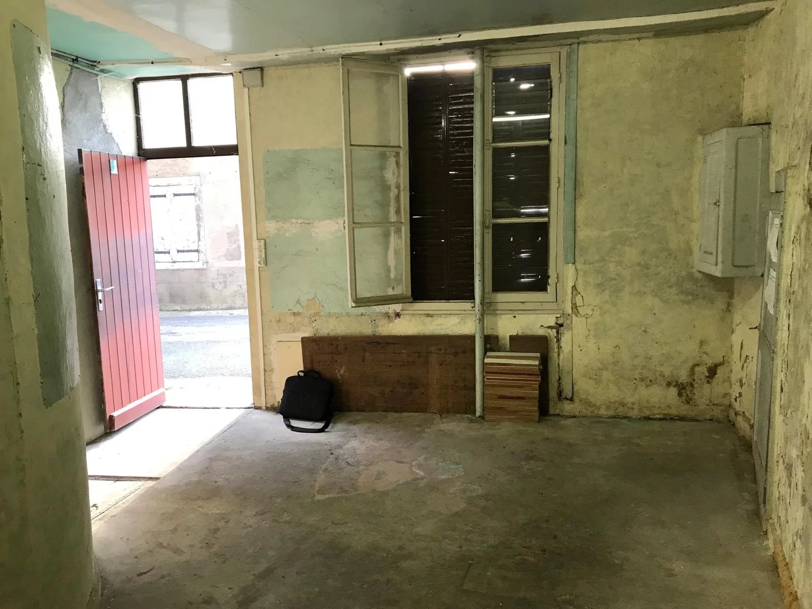 Small Townhouse with Renovation Potential – Heart of Historic Bellac, Limousin – France – BVI82202