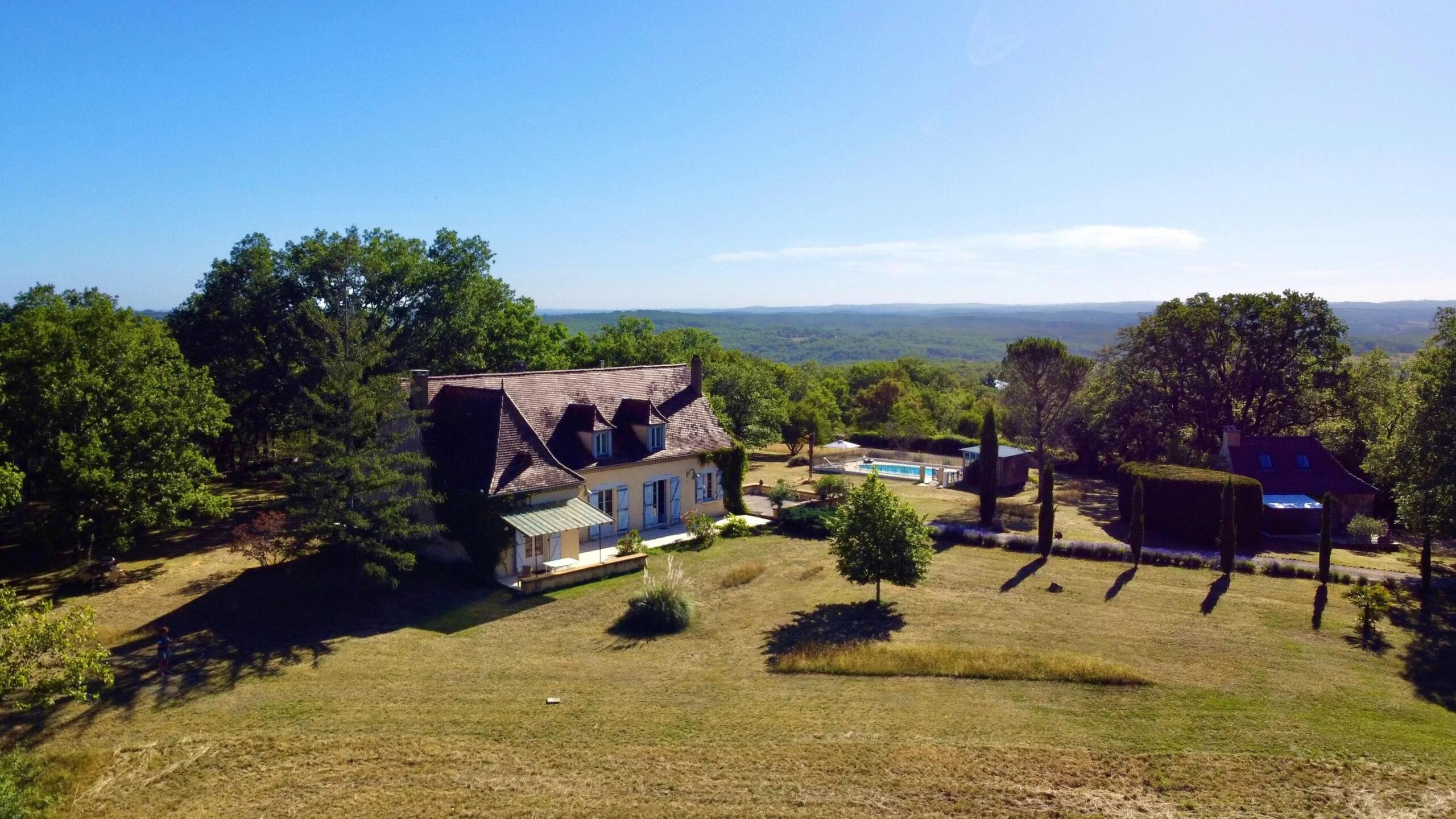 Flexible countryside property with guest annex, cottage and pool on 4.7 ha, Midi-Pyrénées – France – BVI85459