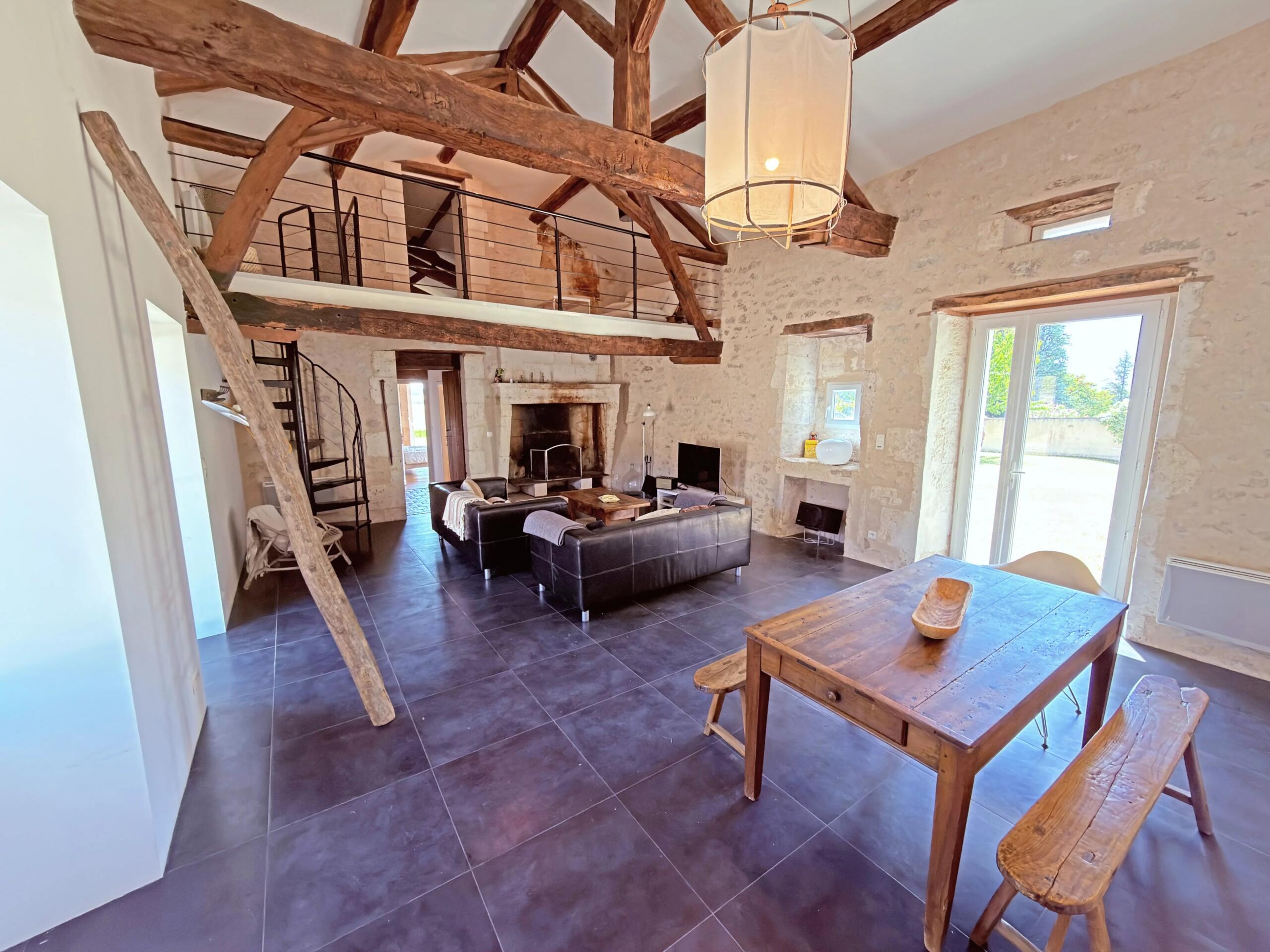 Charming Farmhouse with Exceptional Barn, Swimming Pool and Stunning Countryside Views, Aquitaine – France – BVI77972