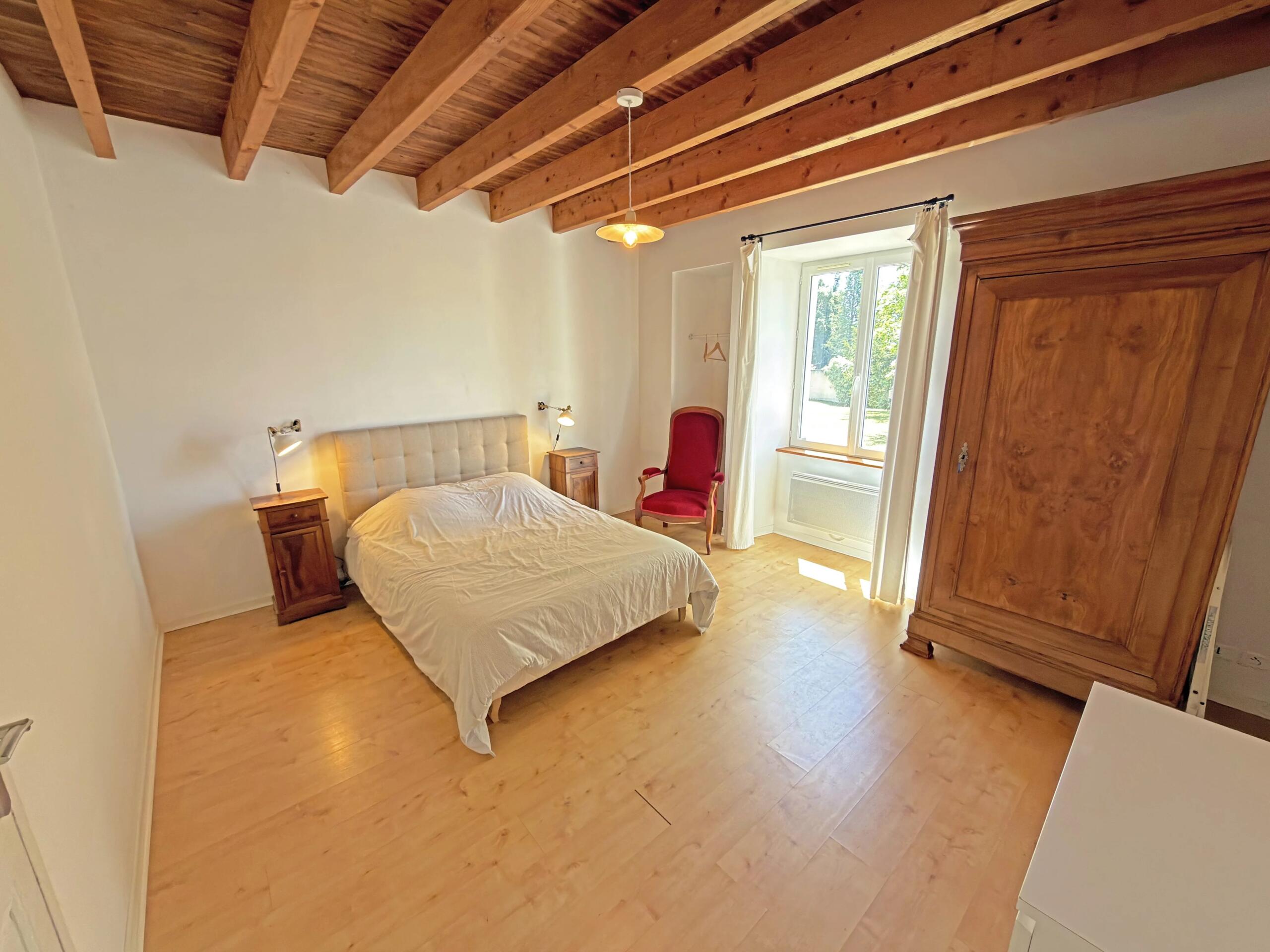 Charming Farmhouse with Exceptional Barn, Swimming Pool and Stunning Countryside Views, Aquitaine – France – BVI77972