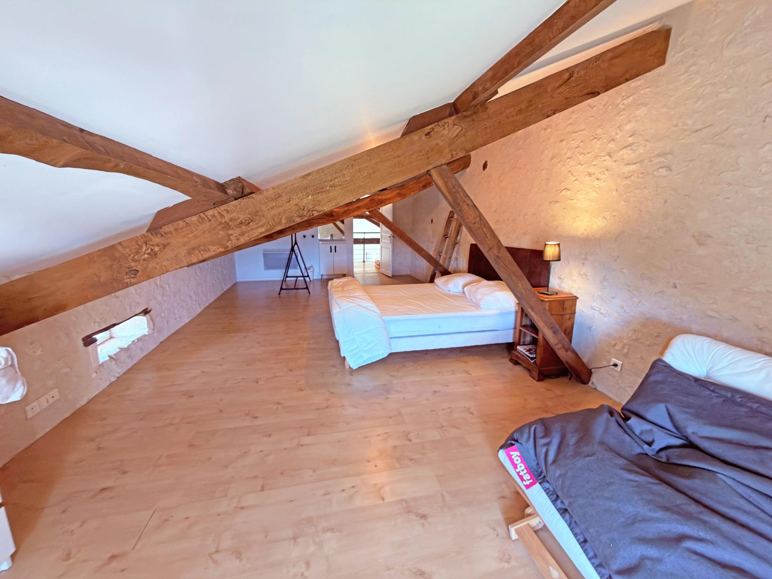 Charming Farmhouse with Exceptional Barn, Swimming Pool and Stunning Countryside Views, Aquitaine – France – BVI77972