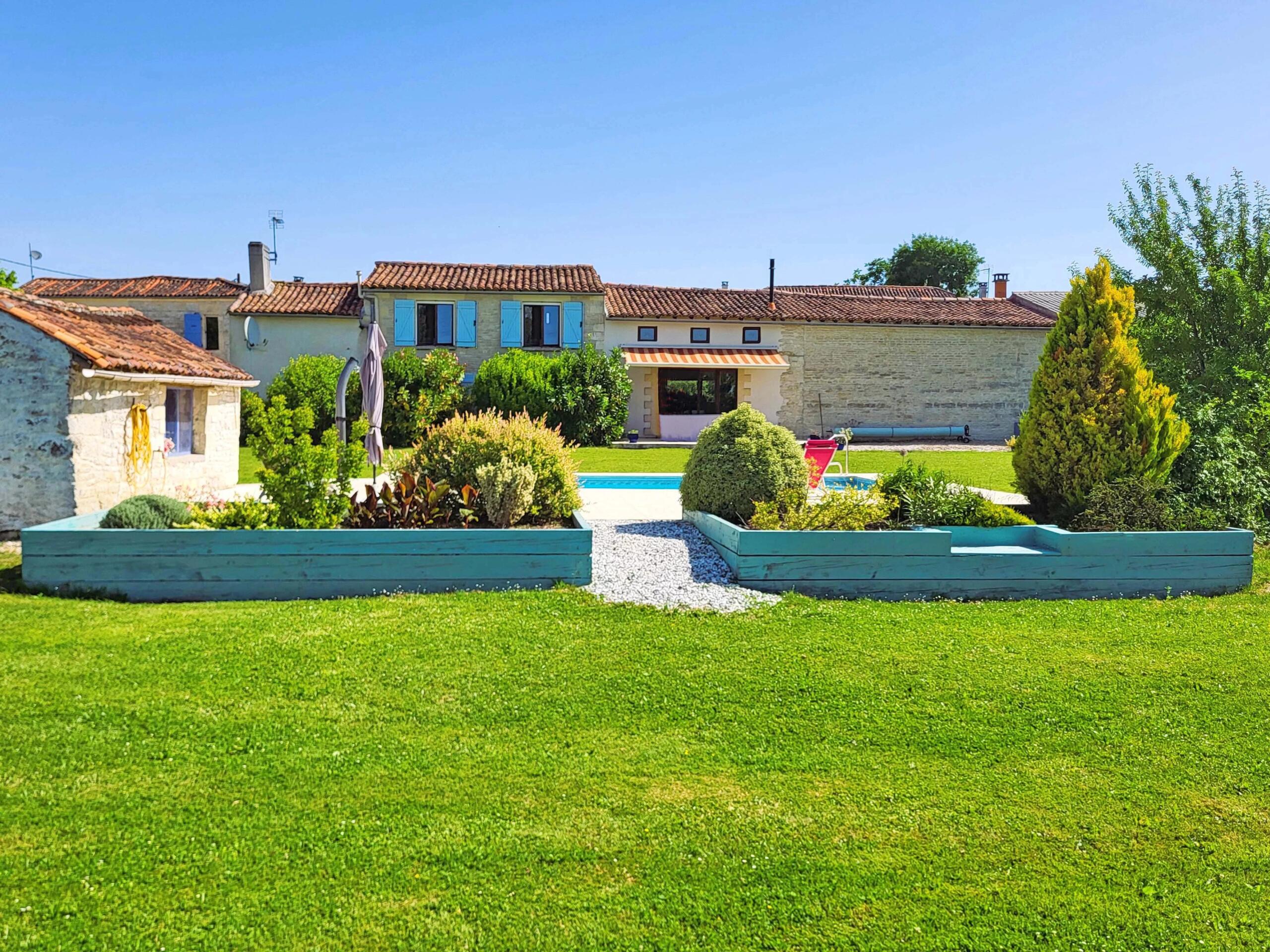 Handsome 4 bed family home with large gite and stunning pool, close to Cognac, Poitou-Charentes – France – BVI85498