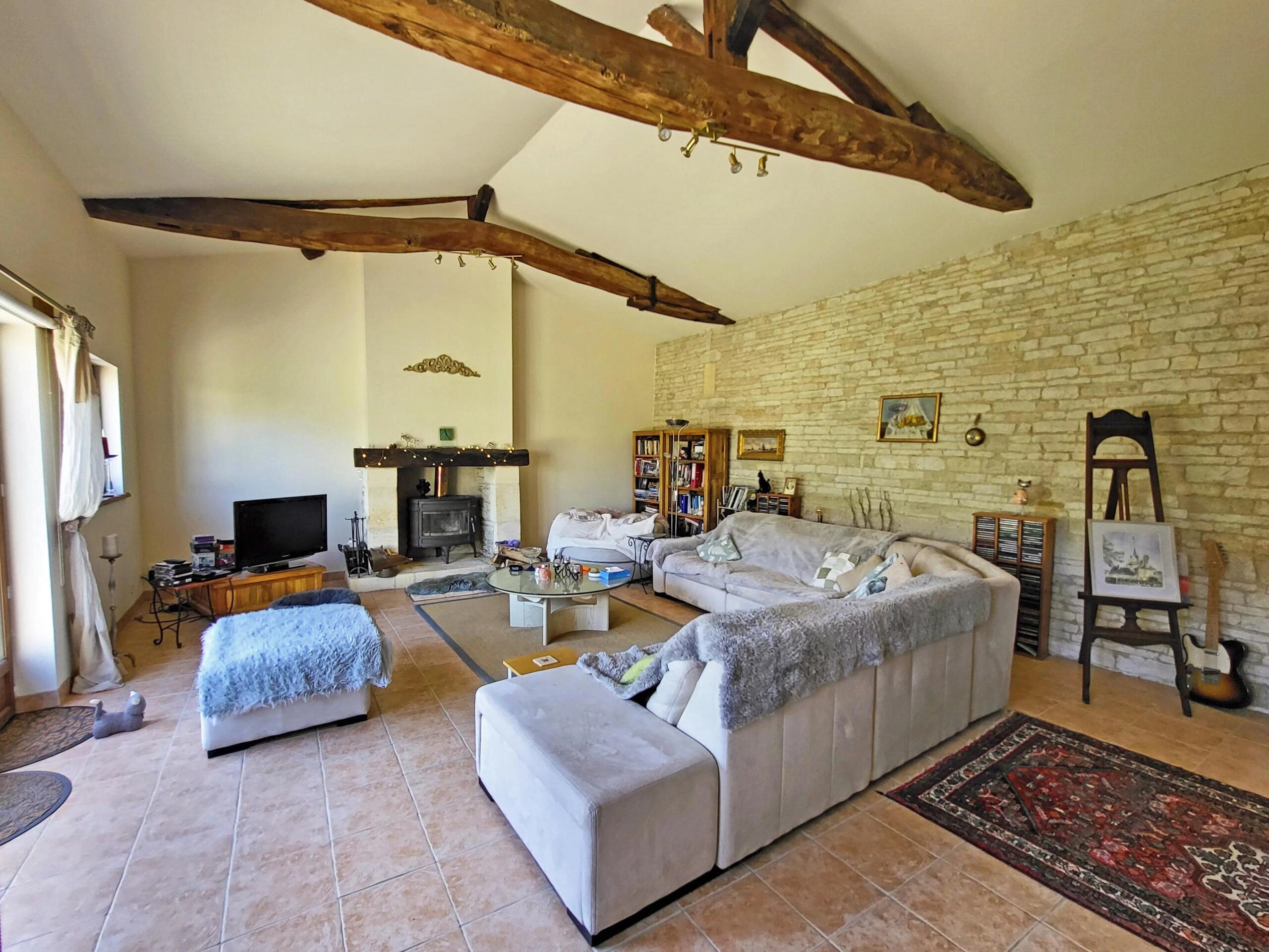 Handsome 4 bed family home with large gite and stunning pool, close to Cognac, Poitou-Charentes – France – BVI85498