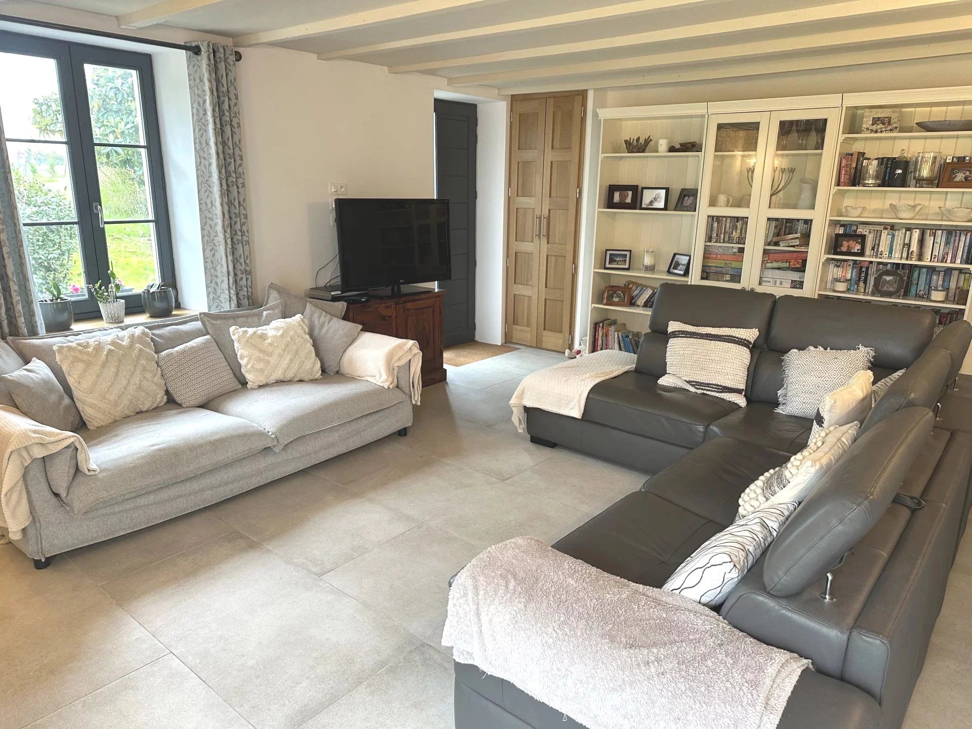 Stunning 4/5 Bedroom Home with Exceptional Charm and Character, Poitou-Charentes – France – BVI78161