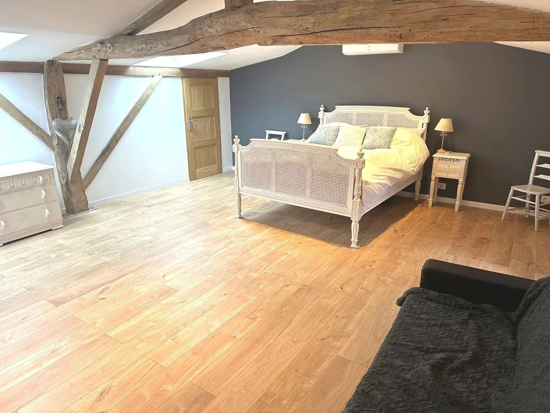Stunning 4/5 Bedroom Home with Exceptional Charm and Character, Poitou-Charentes – France – BVI78161
