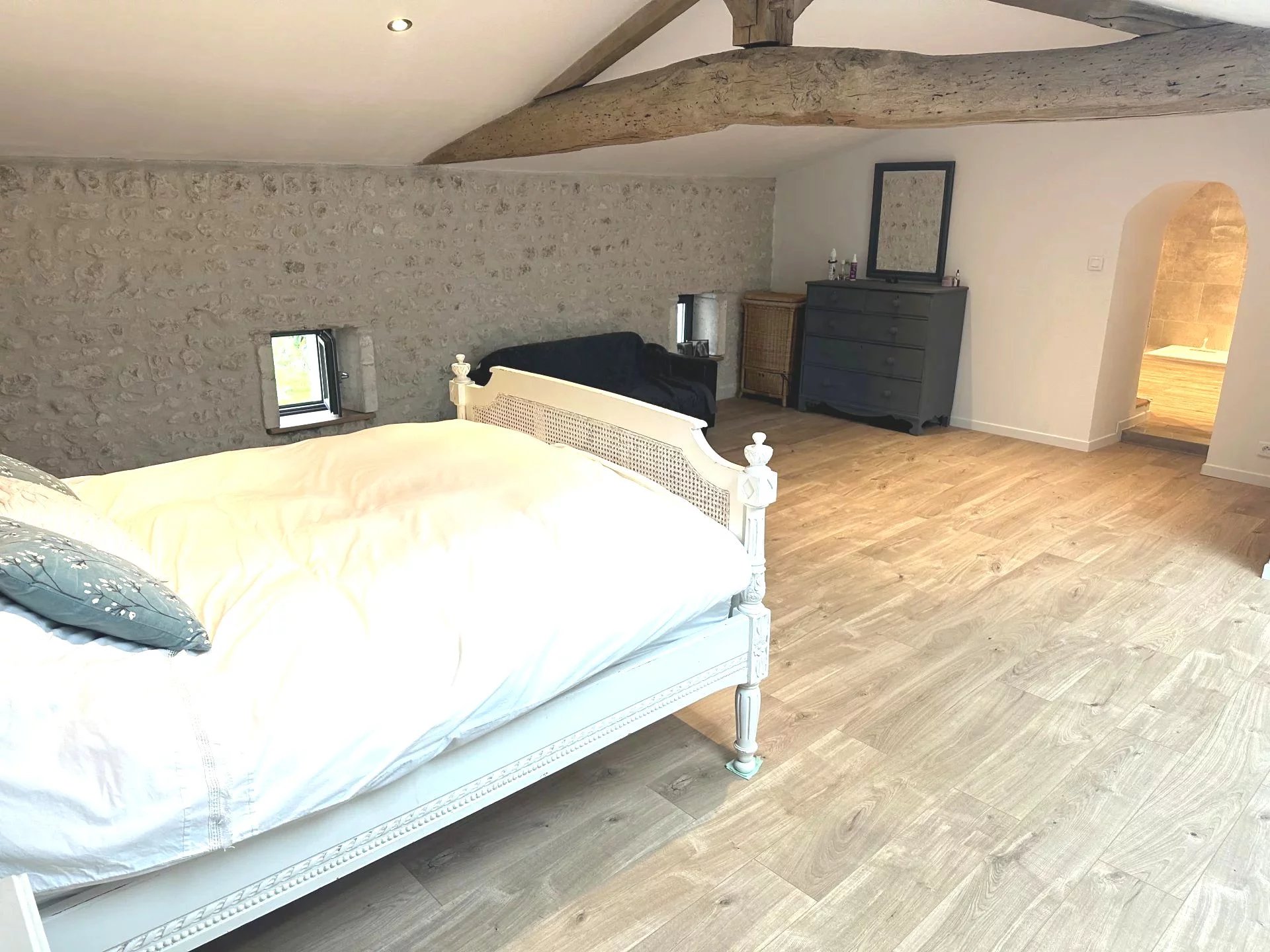 Stunning 4/5 Bedroom Home with Exceptional Charm and Character, Poitou-Charentes – France – BVI78161