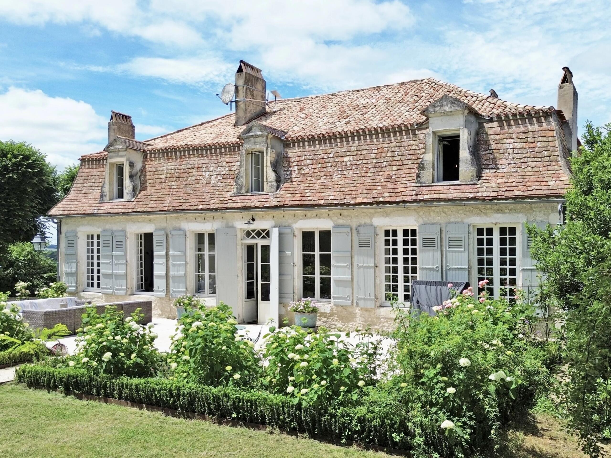 Exceptional Country Estate with Spectacular Entertaining Spaces, Pool and Designer Gardens, Aquitaine – France – BVI85646