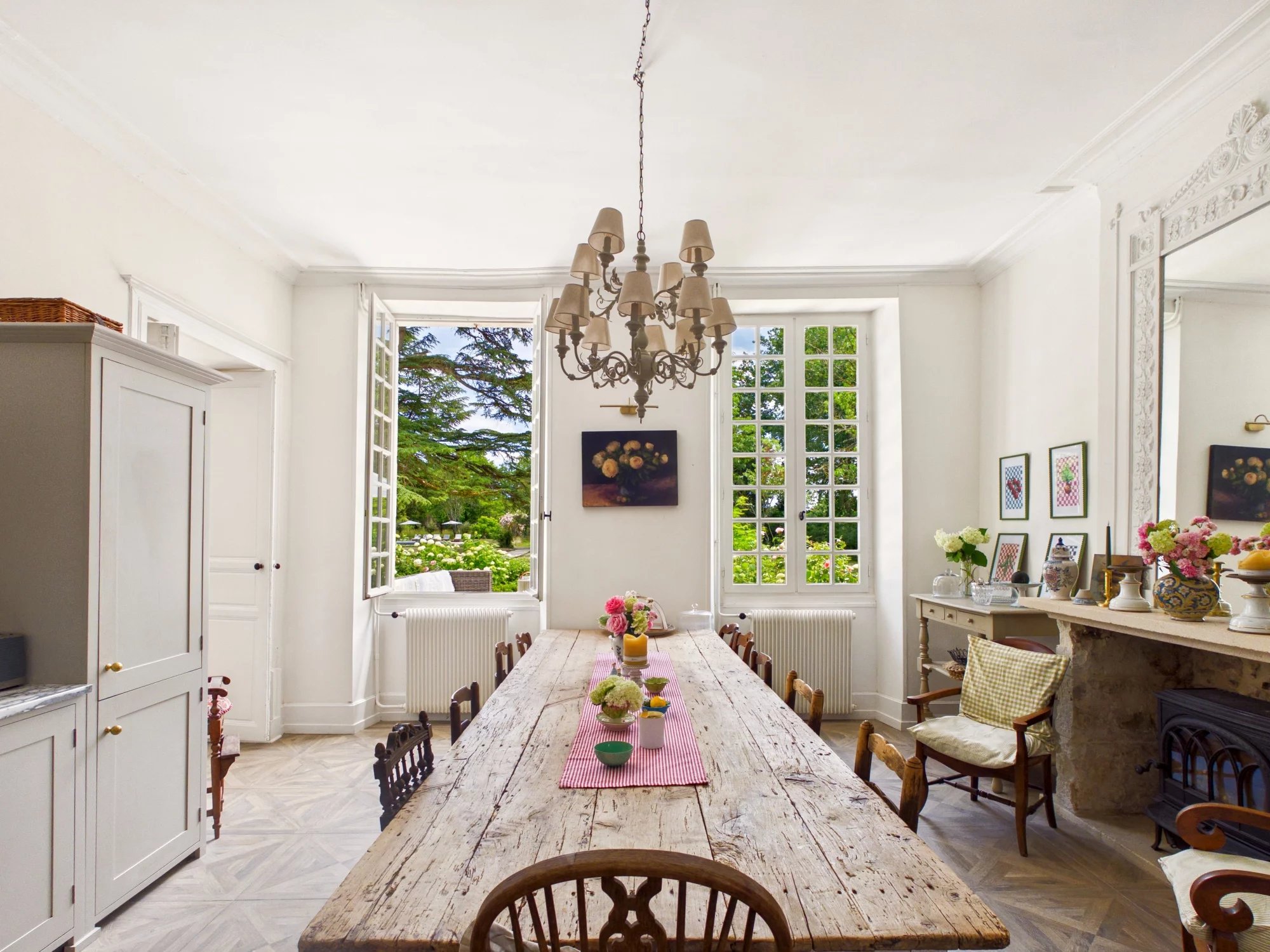 Exceptional Country Estate with Spectacular Entertaining Spaces, Pool and Designer Gardens, Aquitaine – France – BVI85646