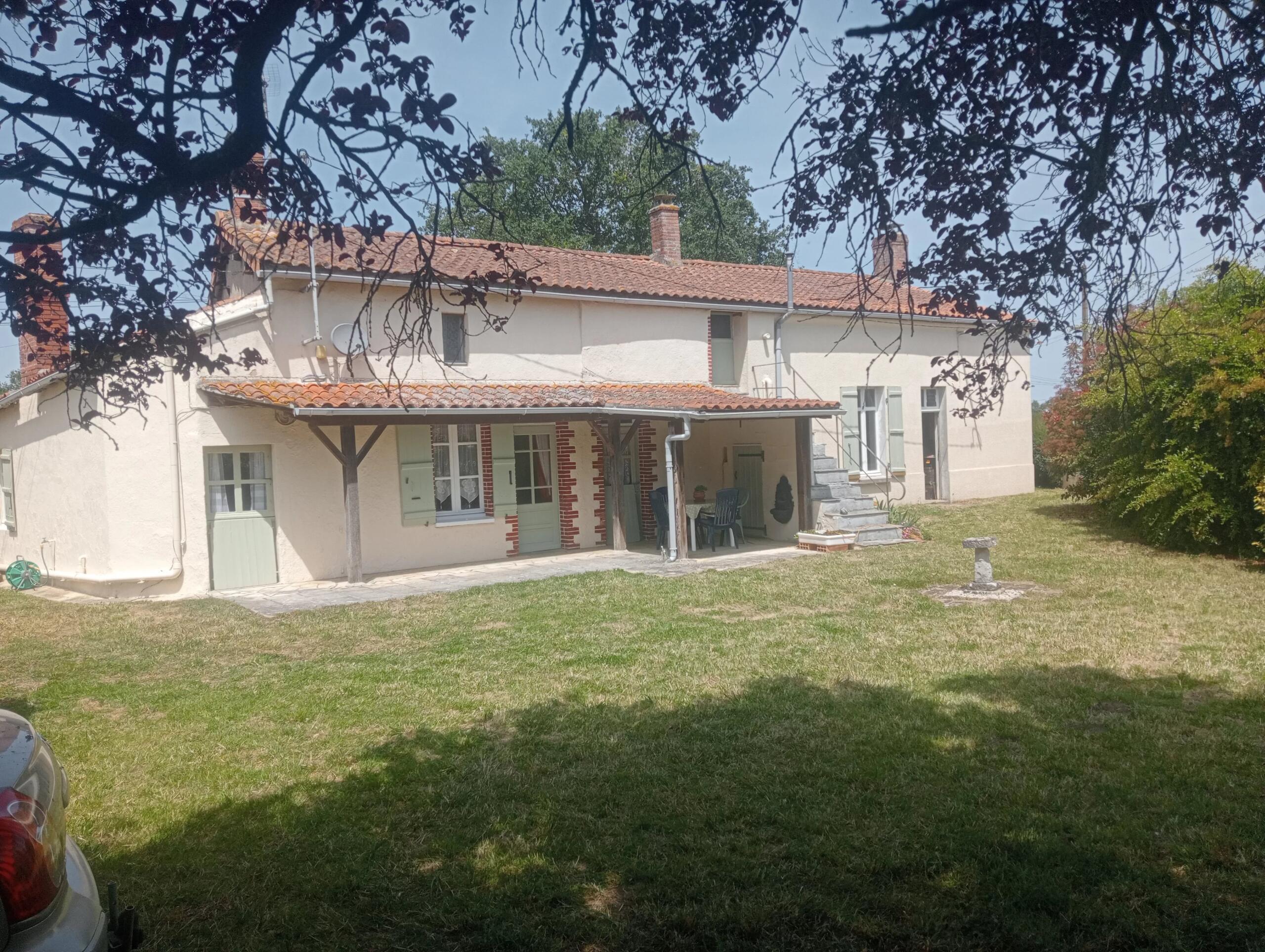 Rural holiday home with potential, Poitou-Charentes – France – BVI85755