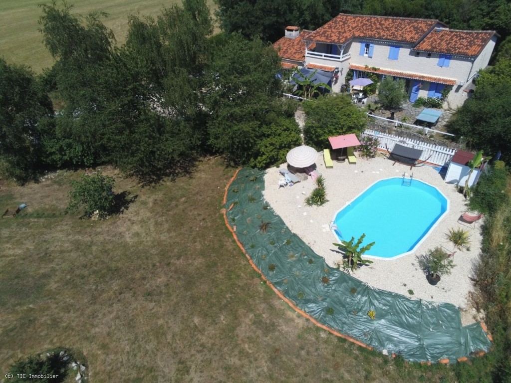 10 bedroom House in Verteuil-Sur-Charente, France – r7513