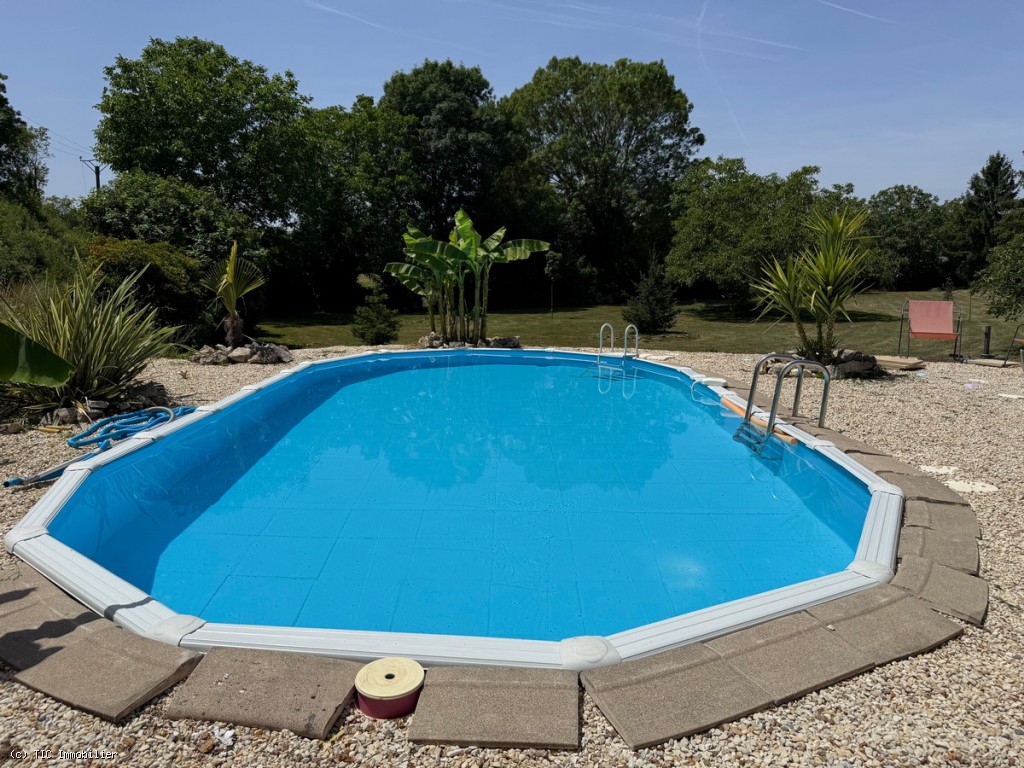 10 bedroom House in Verteuil-Sur-Charente, France – r7513