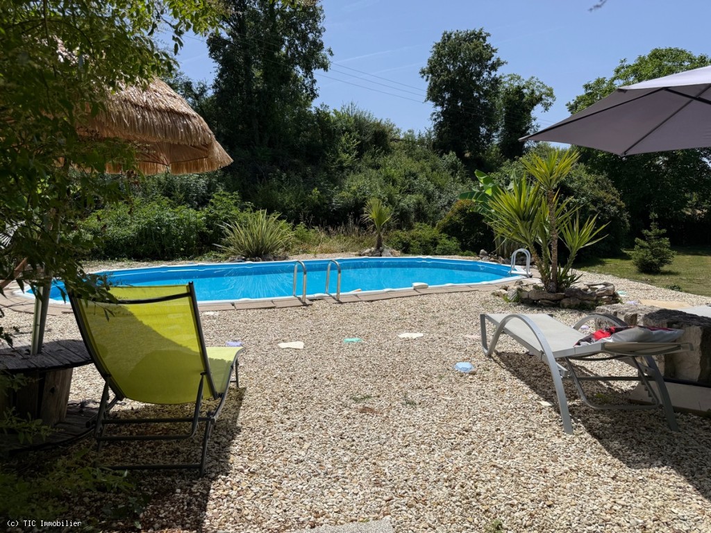 10 bedroom House in Verteuil-Sur-Charente, France – r7513