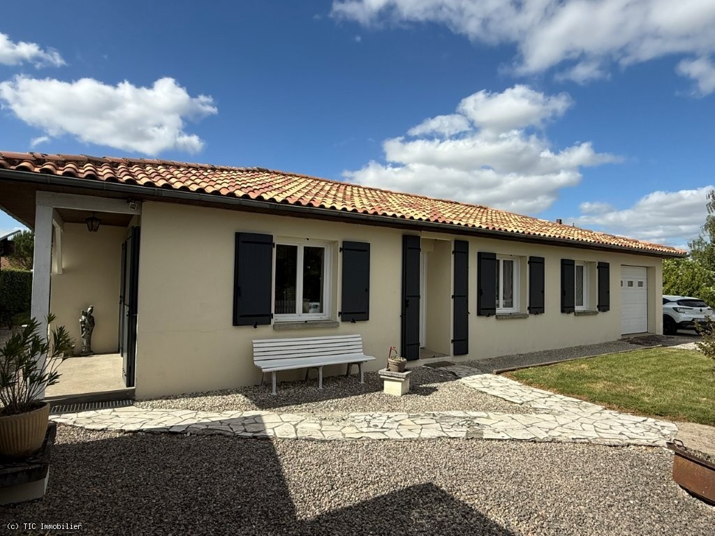 3 bedroom House in Verteuil-Sur-Charente, France – r7512
