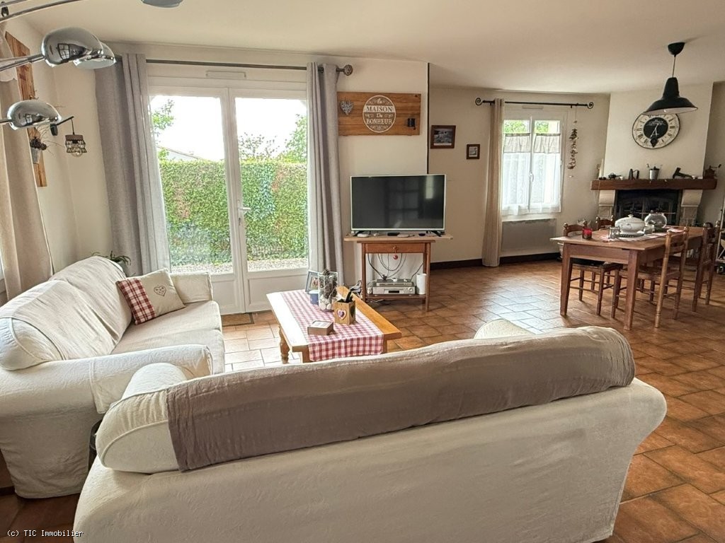 3 bedroom House in Verteuil-Sur-Charente, France – r7512