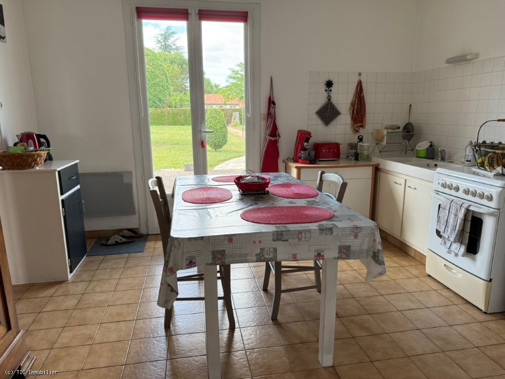 3 bedroom House in Verteuil-Sur-Charente, France – r7512