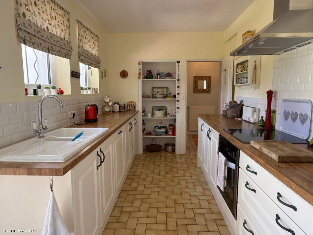3 bedroom House in Charroux, France – r7511