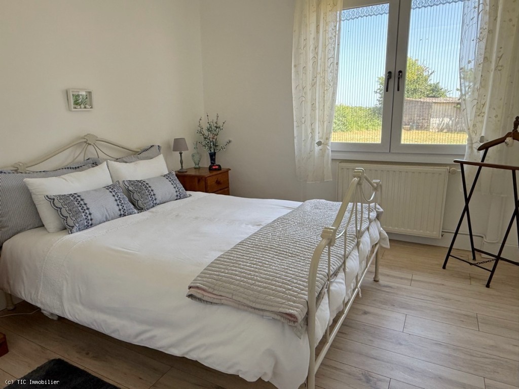 3 bedroom House in Charroux, France – r7511