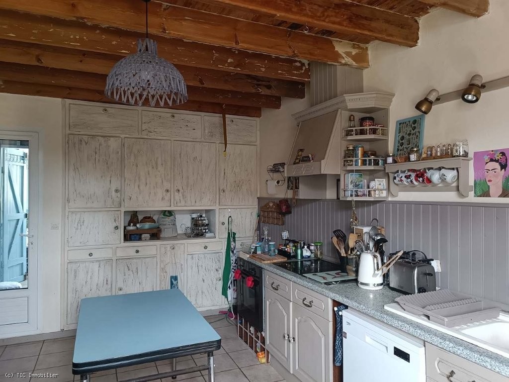 4 bedroom House in Chef-Boutonne, France – r7506